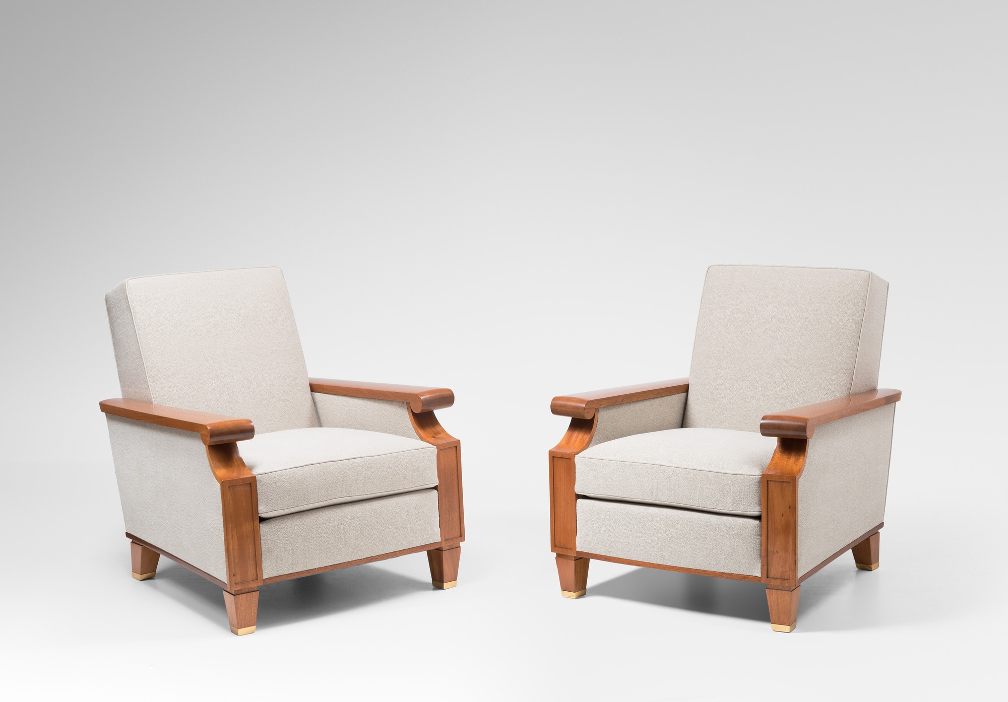 Importante et rare paire de fauteuils pour le Palais des Consuls de Rouen, vue 02
