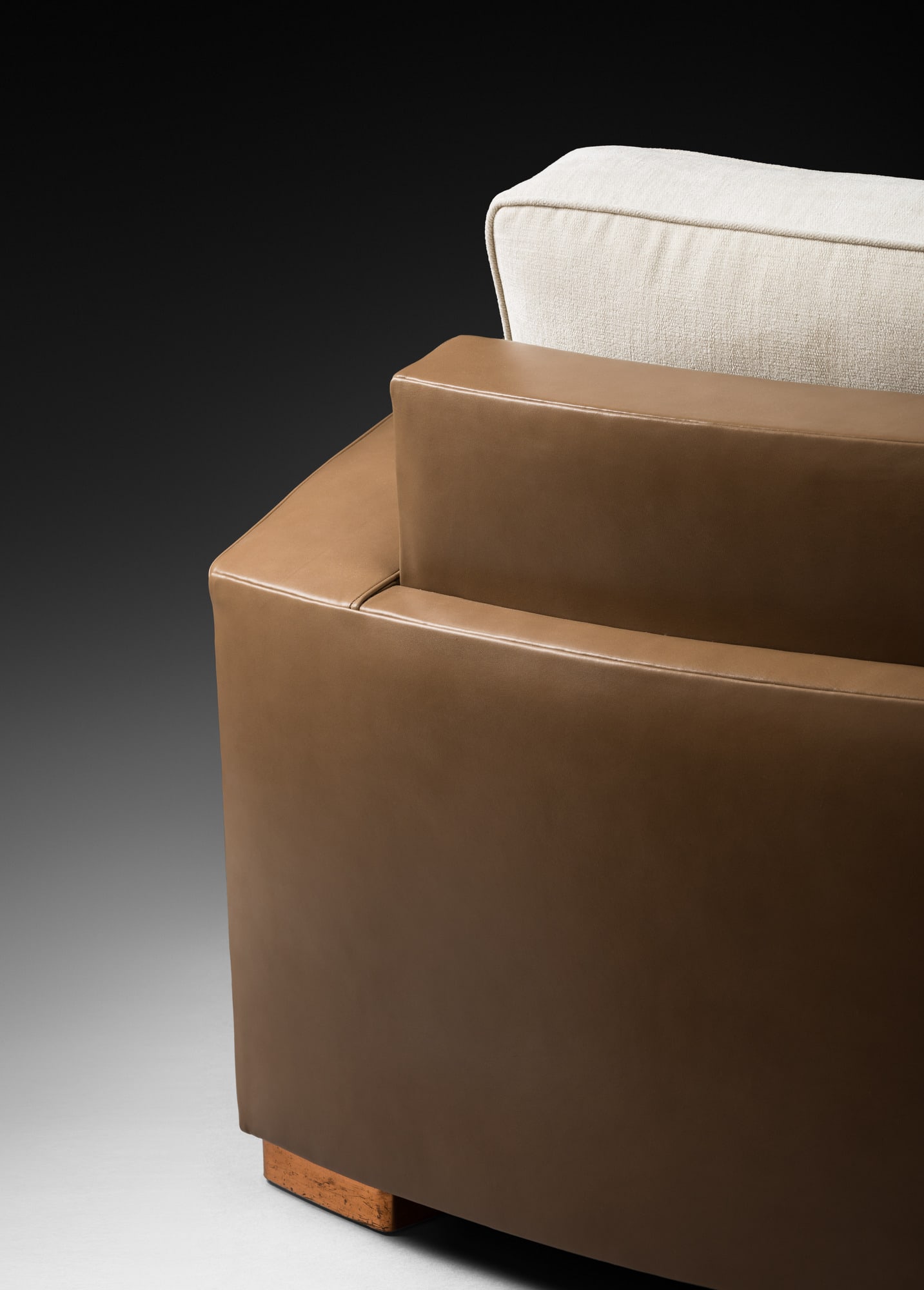 Rare pair of armchairs, vue 05