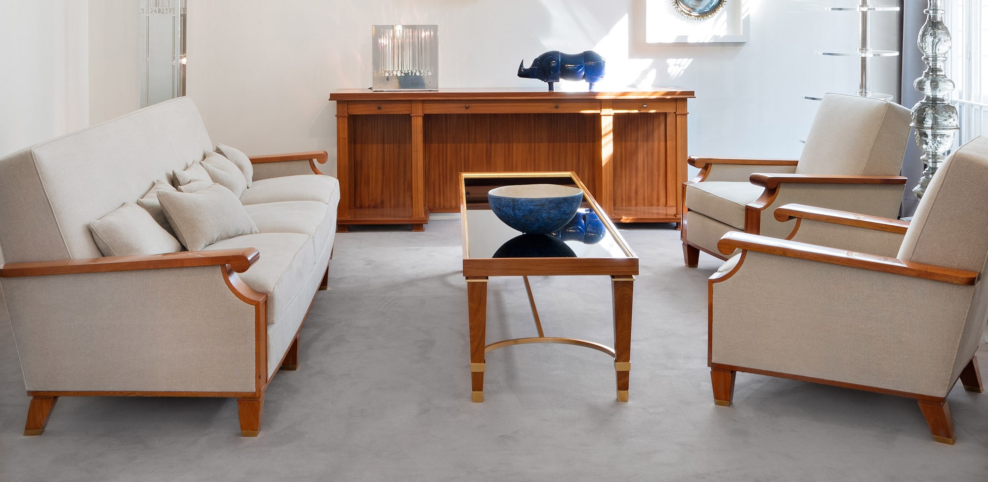 Important and rare sofa created for the Palais des Consuls in Rouen, vue 01