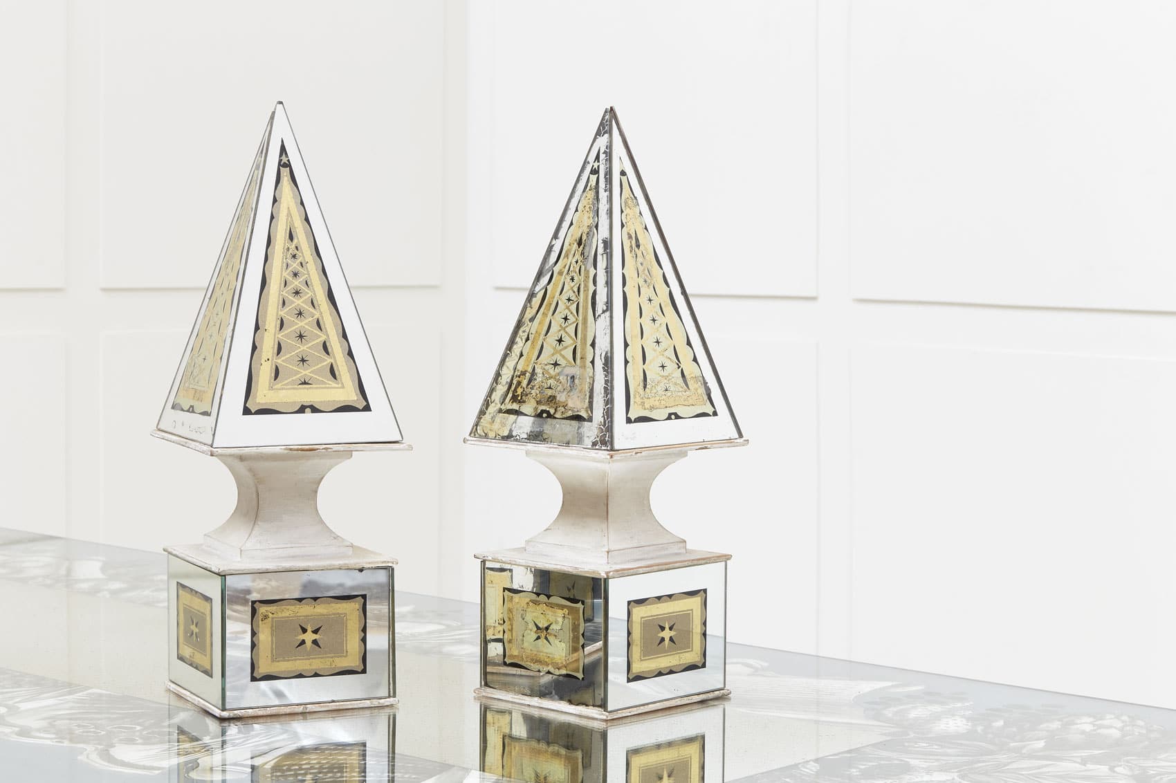 Paire of obelisks, vue 01