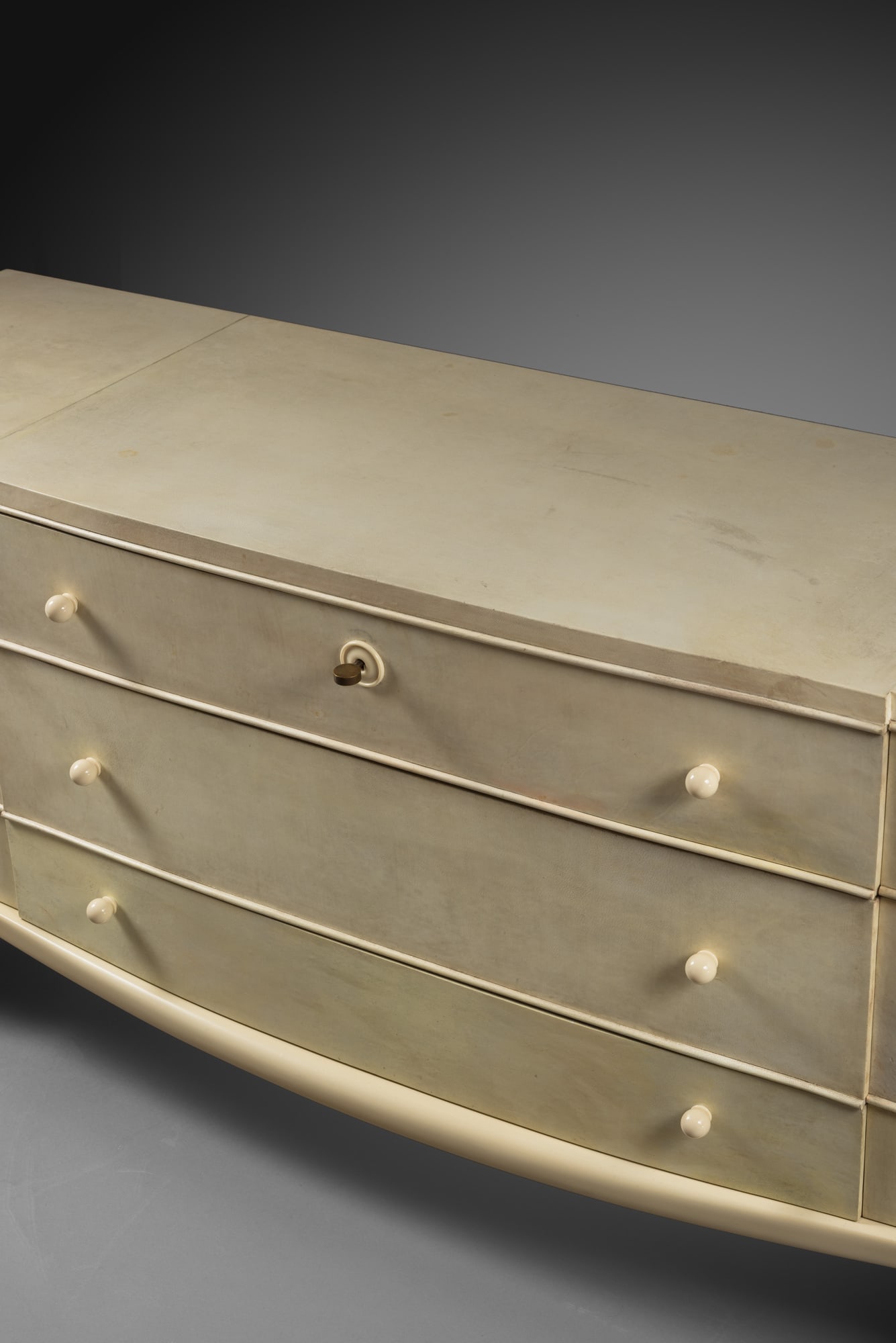 Rare ‘pantalonniere’ chest of drawers, vue 03