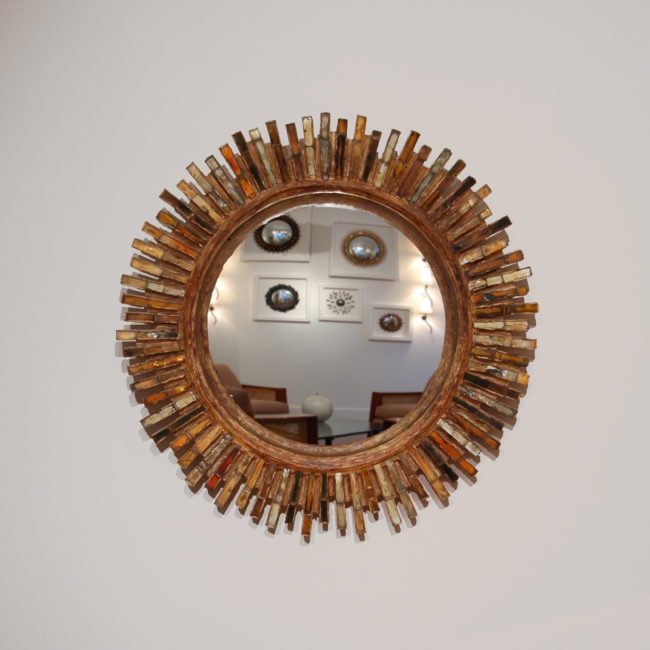‘Rayonnant’ mirror