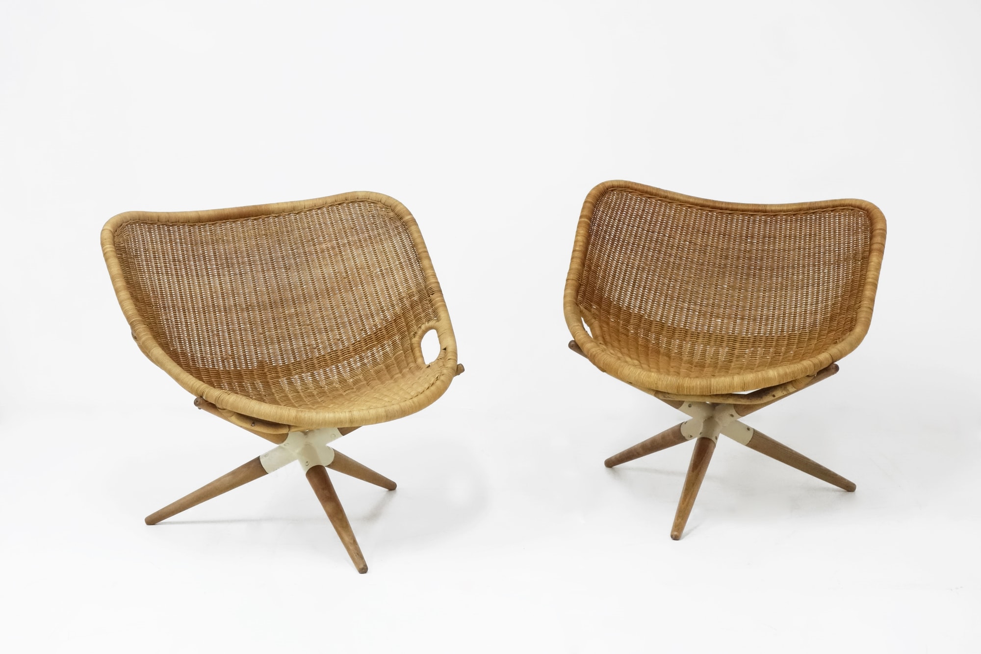 Joseph-André Motte, Pair of ‘Chistera’ armchairs, vue 01