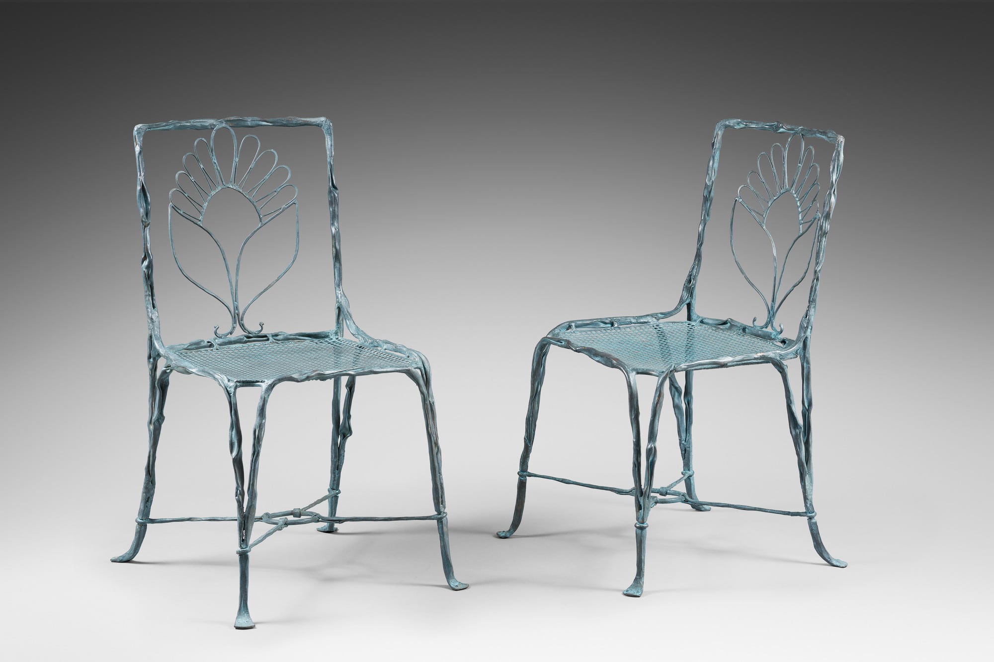 Suite de quatre chaises organiques, vue 01