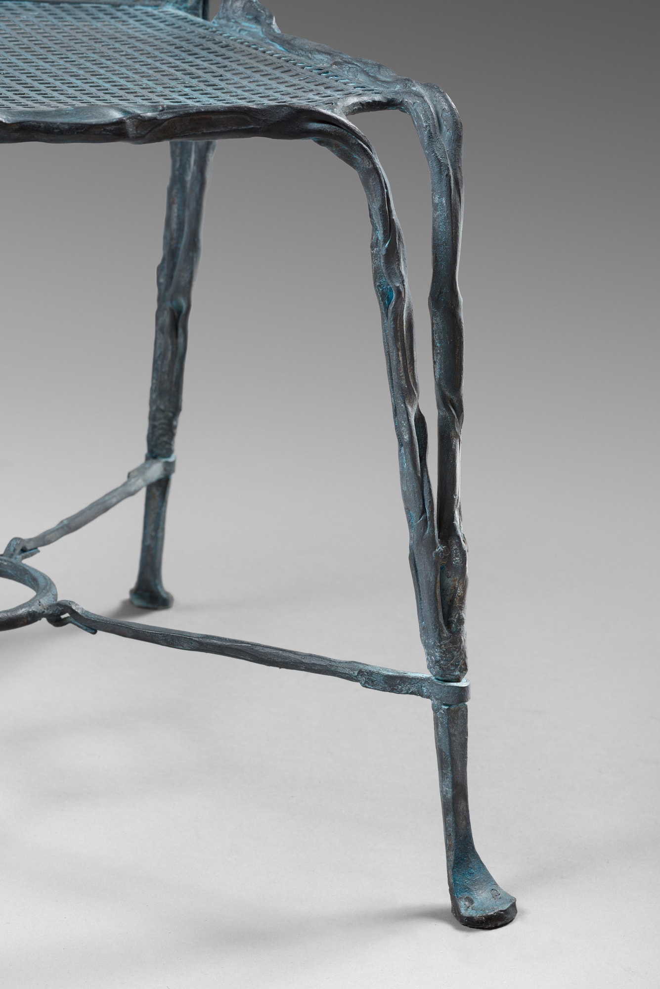 Suite de quatre chaises organiques, vue 03