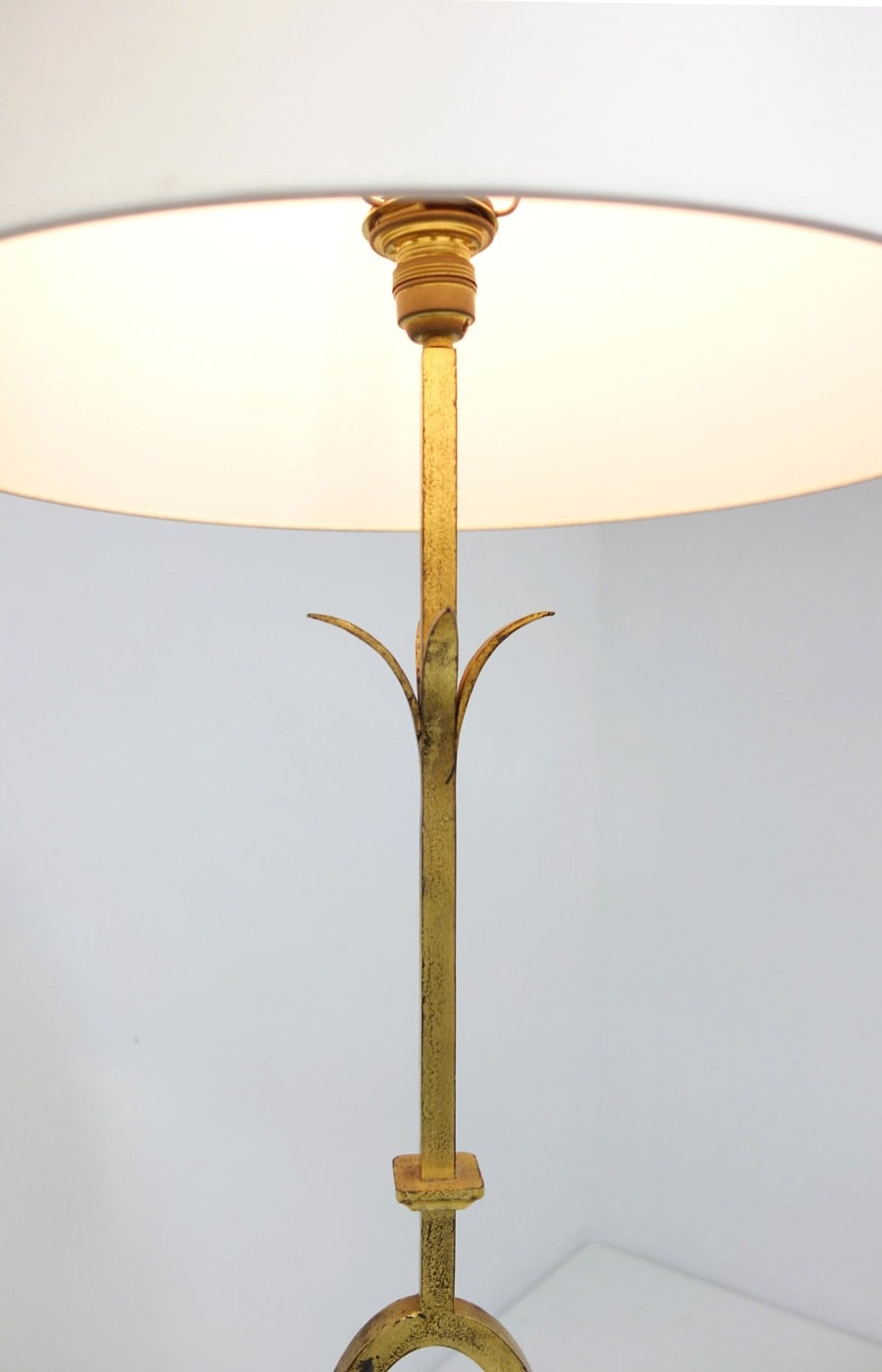 Gilbert Poillerat, Gilt wrought iron floor lamp, vue 03
