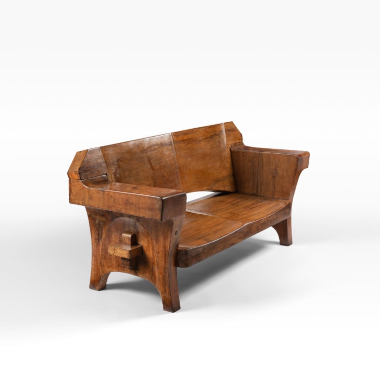Jose Zanine Caldas, Important canapé en bois massif