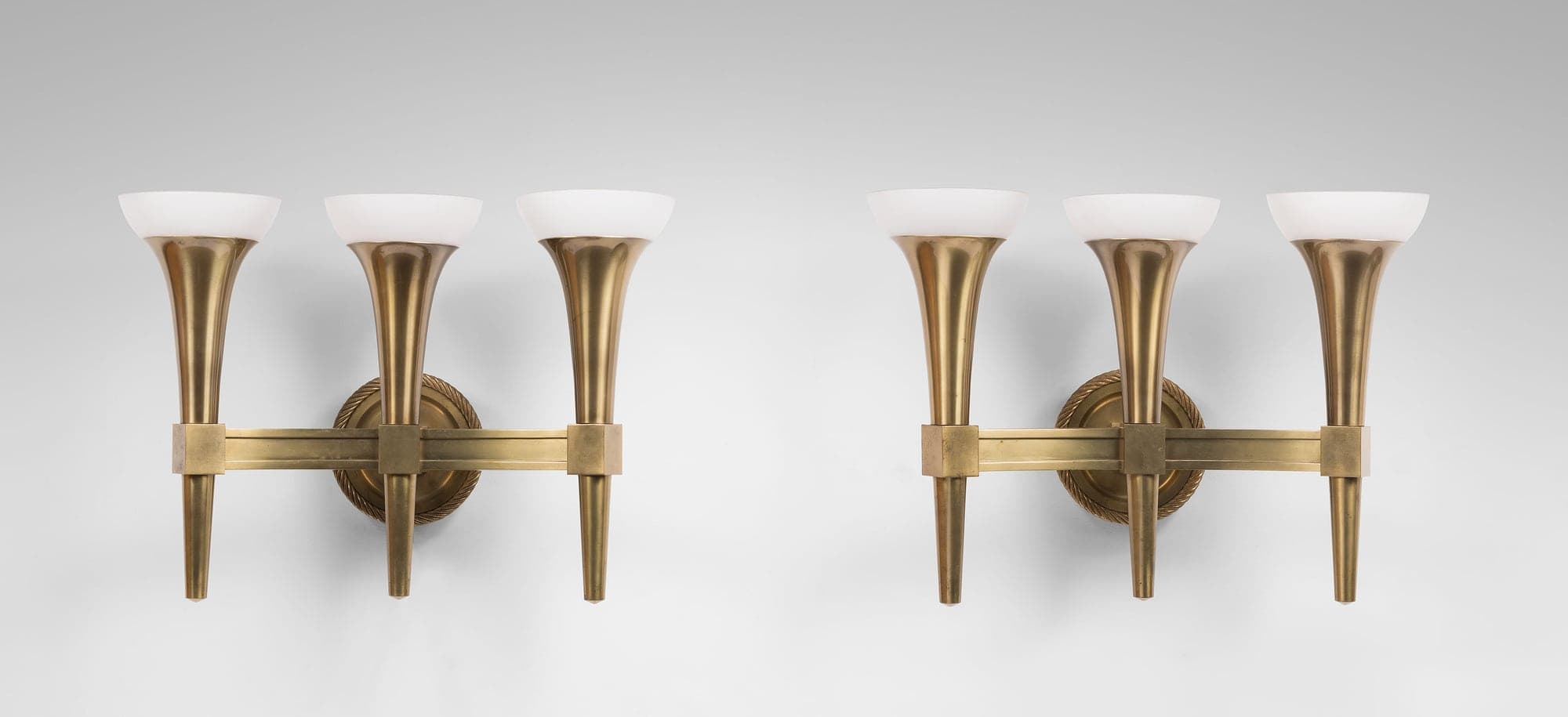 André Arbus, Pair of monumental wall-lamps with three arms, vue 01
