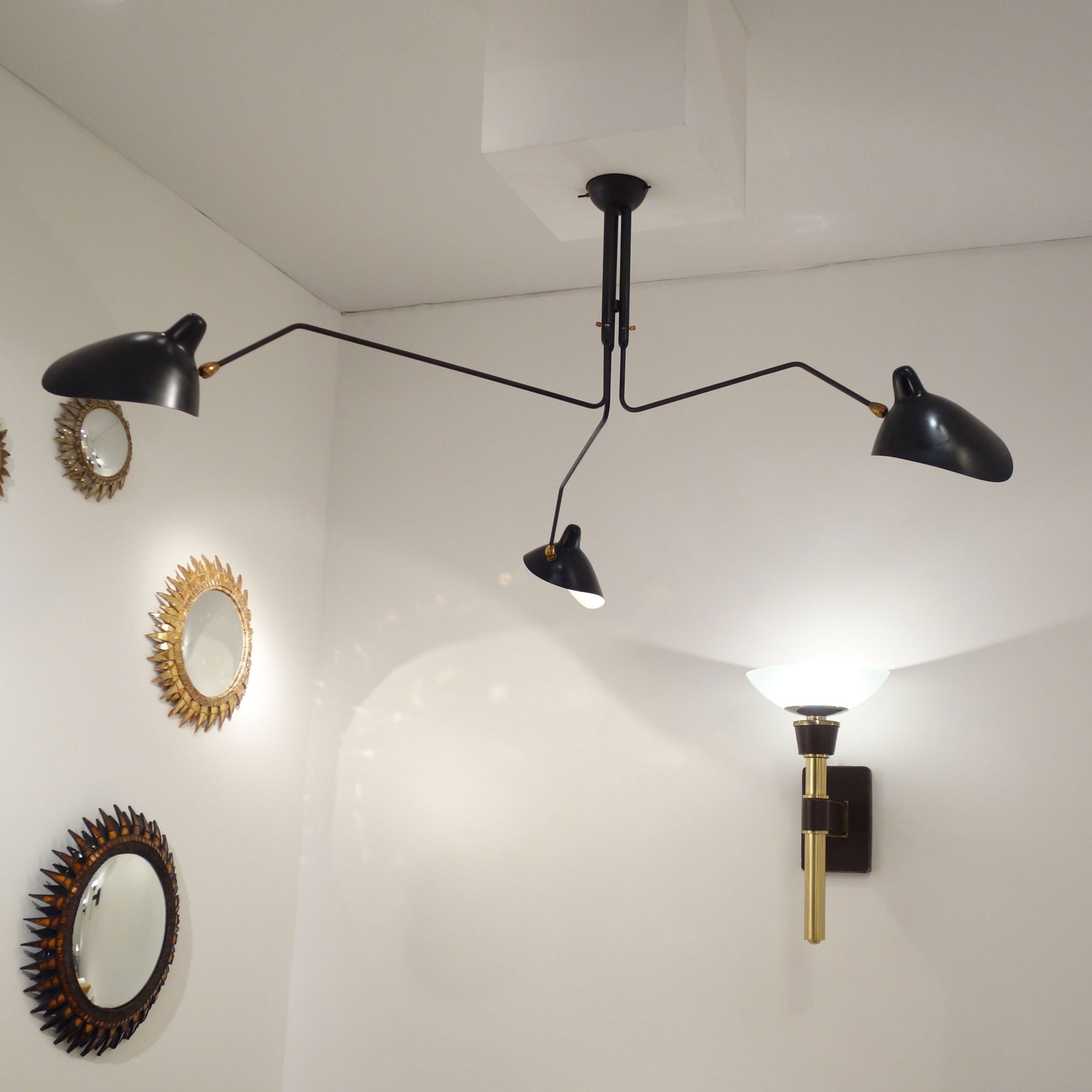 Serge Mouille, ceiling lamp with three pivoting arms, vue 02