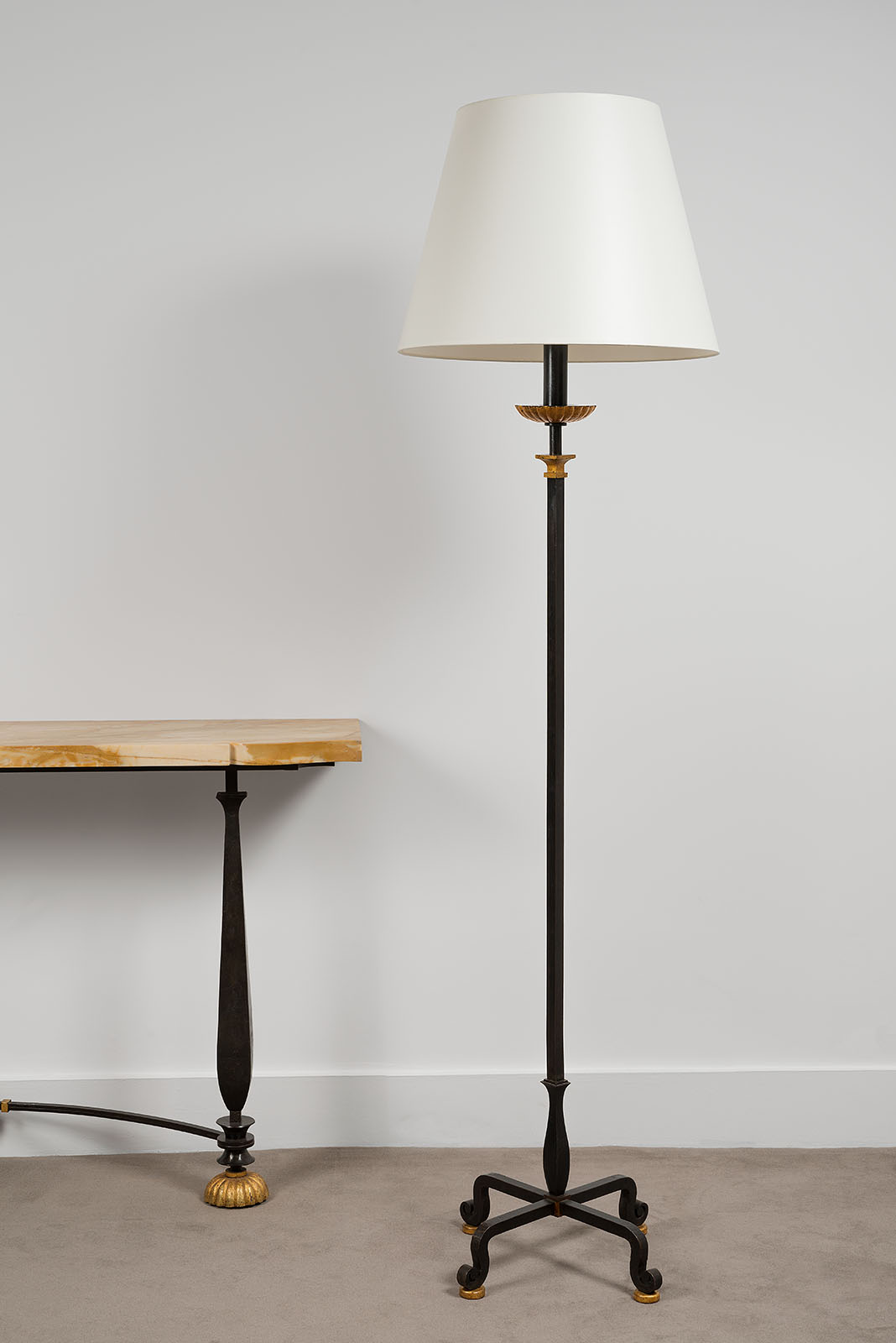 Gilbert Poillerat, Rare floor lamp (sold), vue 01