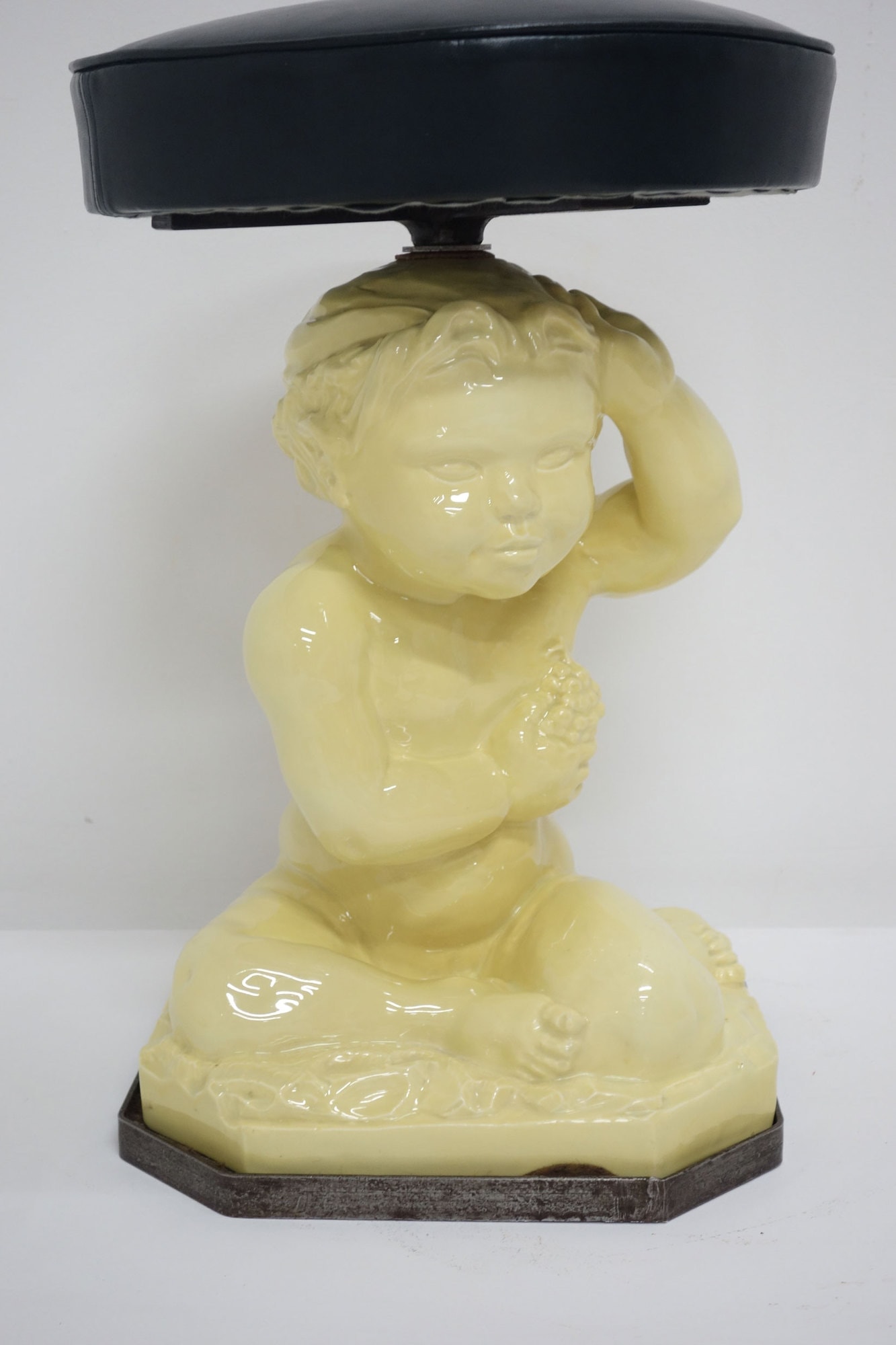 Camille Roche pour Serge Roche, Tabouret en porcelaine de Sèvre, vue 02