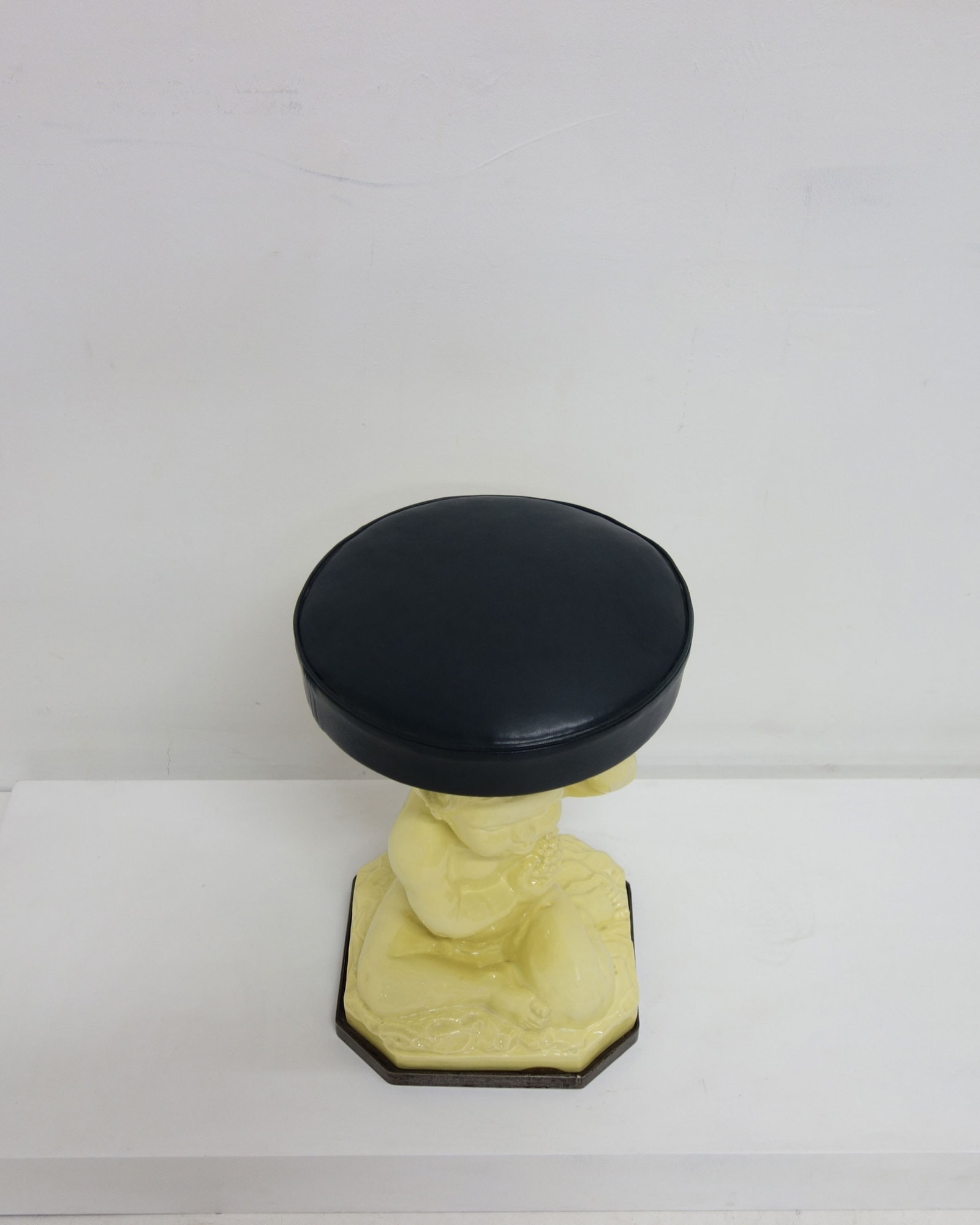 Camille Roche pour Serge Roche, Tabouret en porcelaine de Sèvre, vue 05
