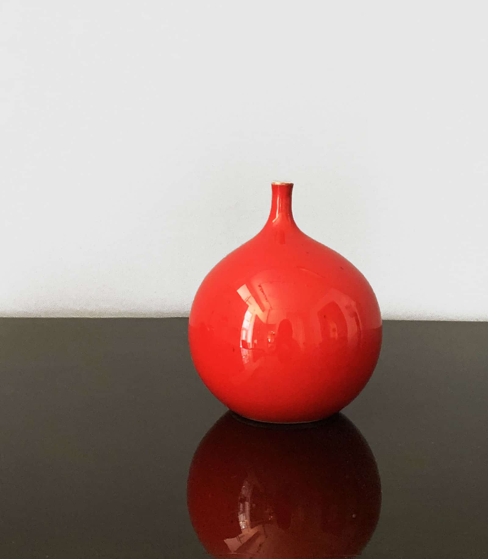 Georges Jouve, Red “Pomme” vase, small model, vue 01