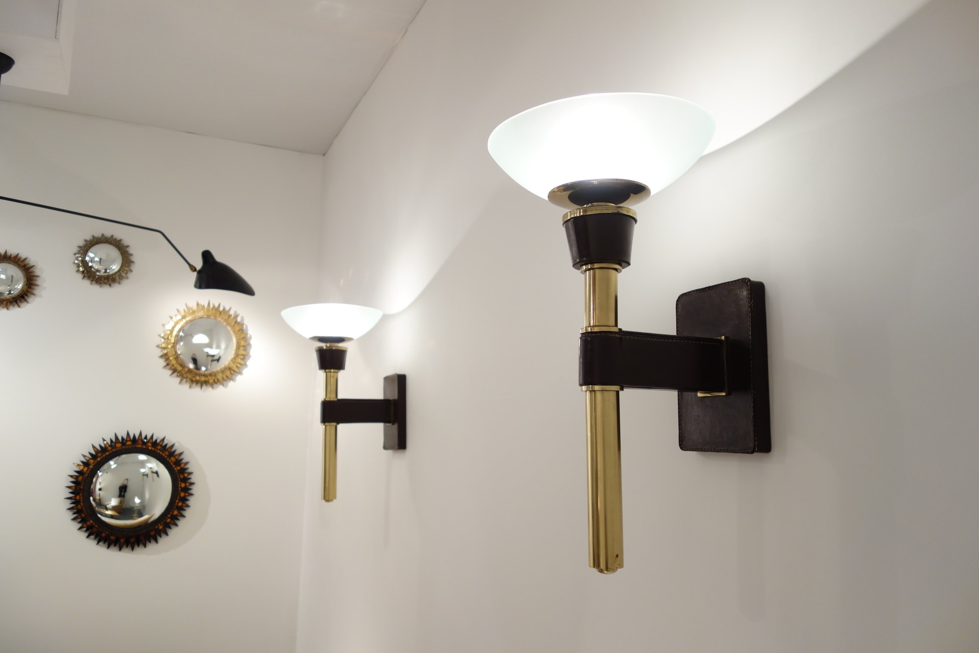 Jacques Adnet, Paire d’appliques, vue 01