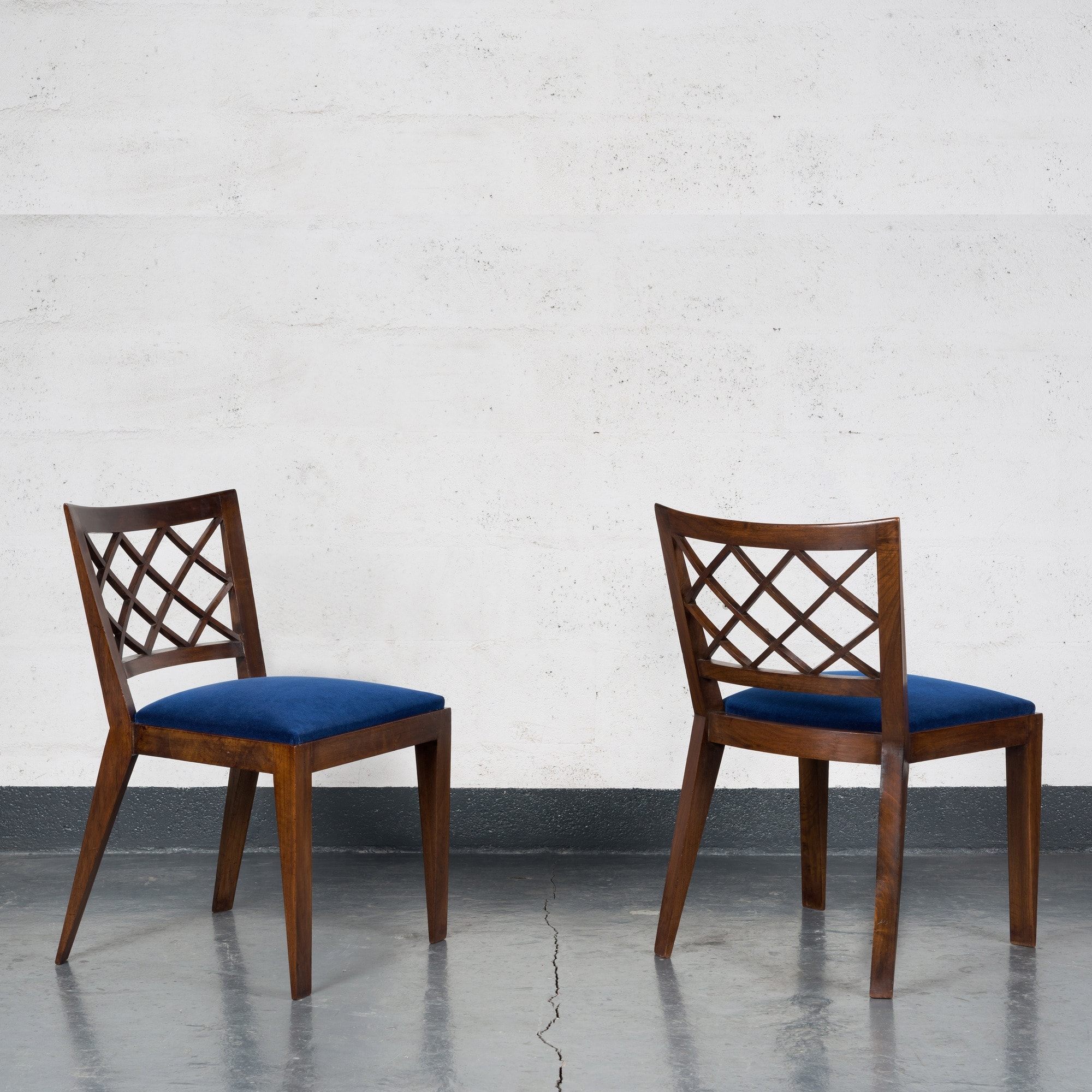 Jean Royère, Paire de chaises “Croisillons”, vue 01