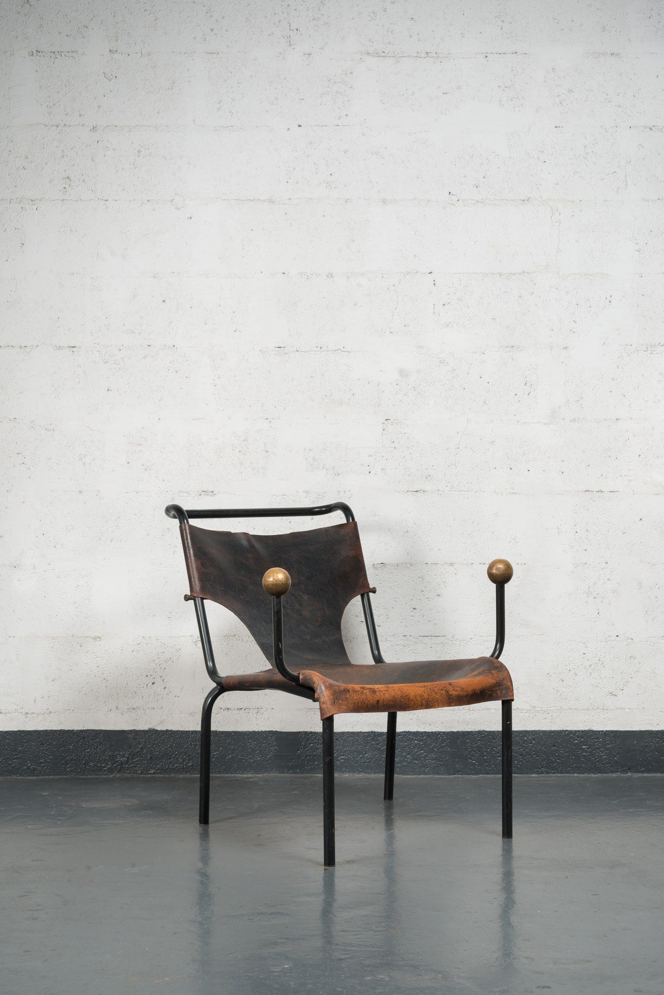 Lina Bo Bardi, Rare et originale chaise “Bola”, vue 01