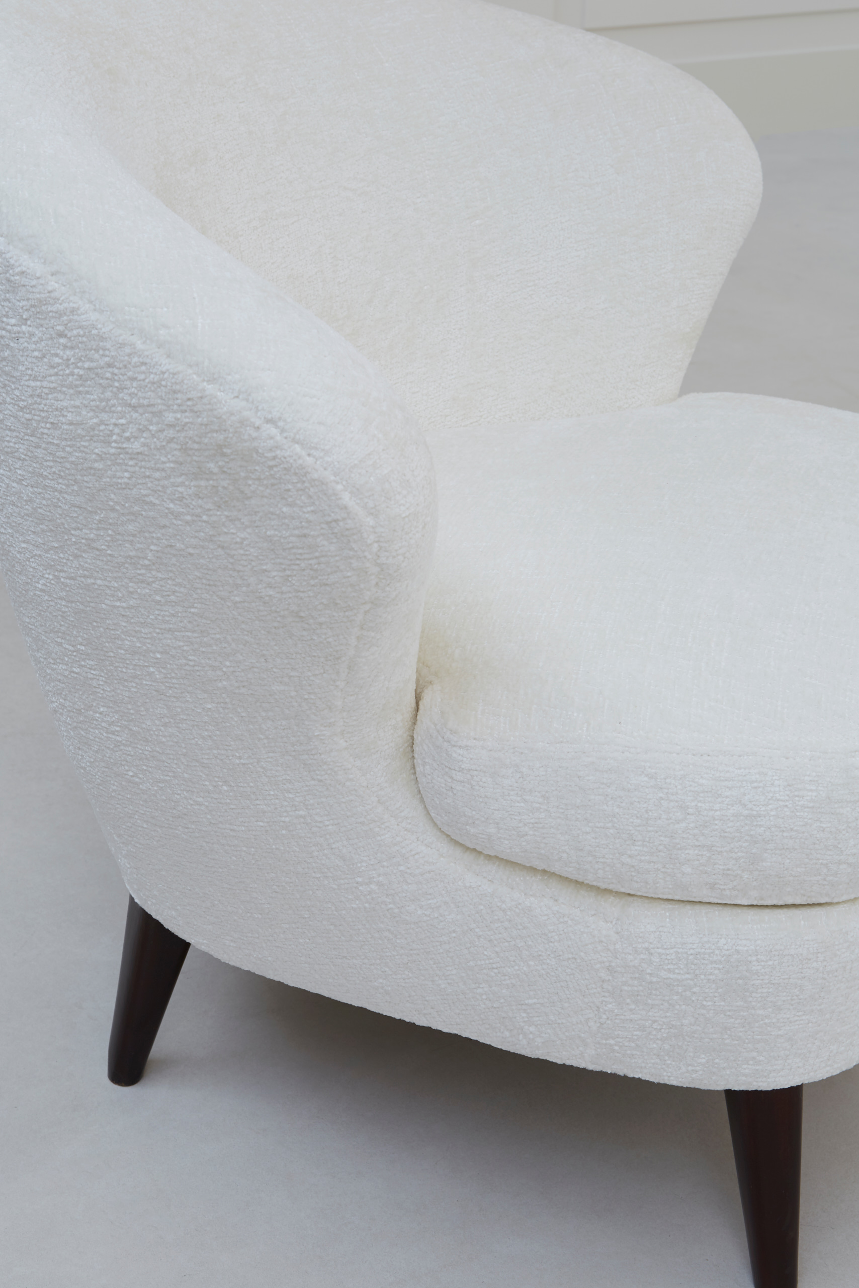 Joaquim Tenreiro, Pair of “Shell” armchairs, vue 03