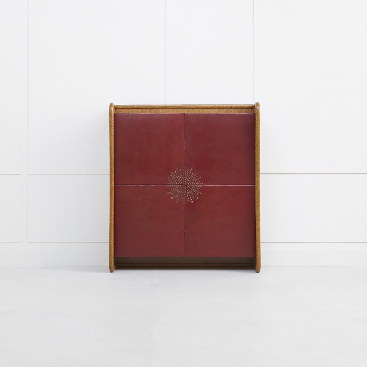Rare and elegant cabinet