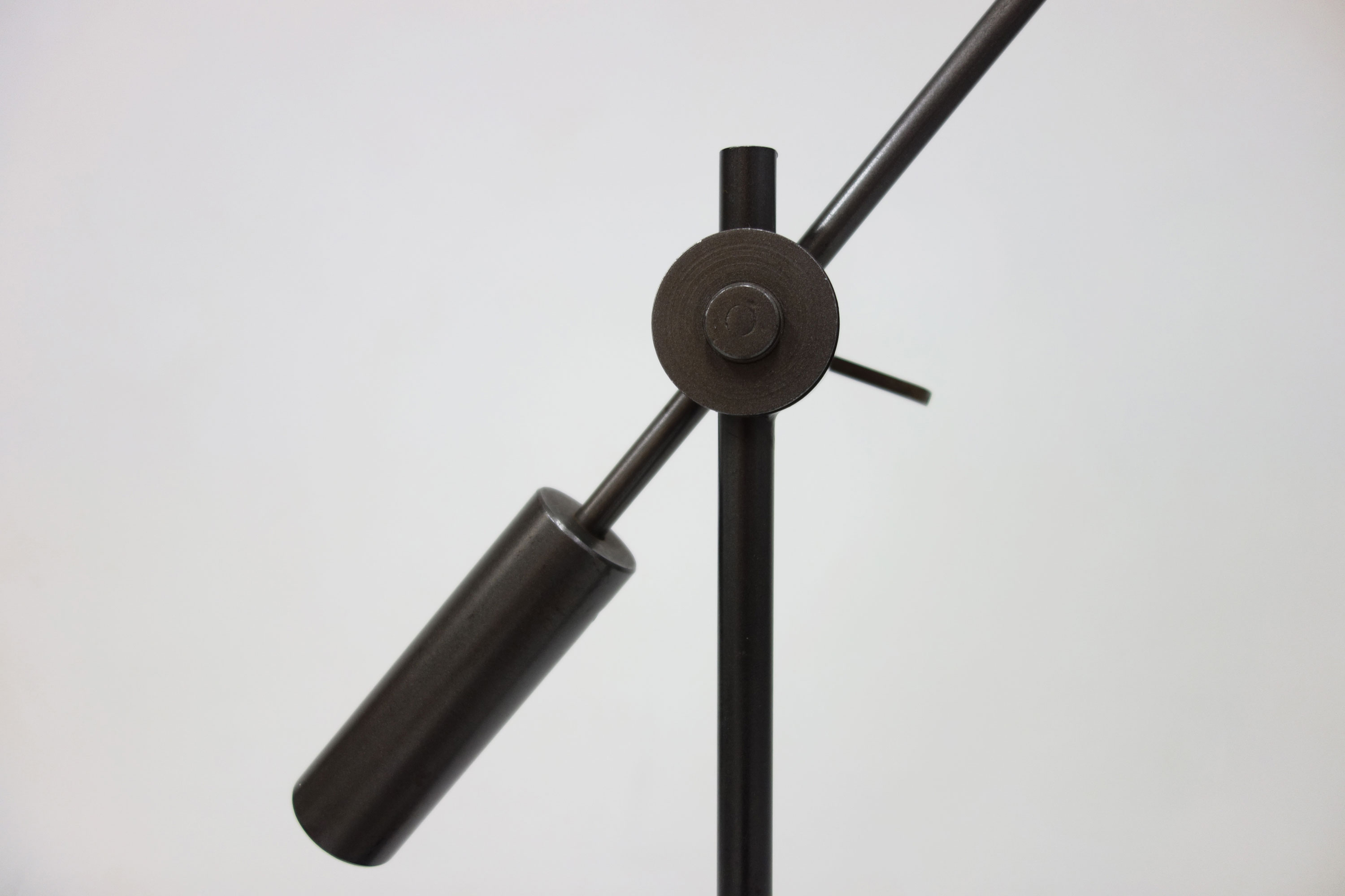Robert Mathieu, Simple pendulum floor lamp, vue 03