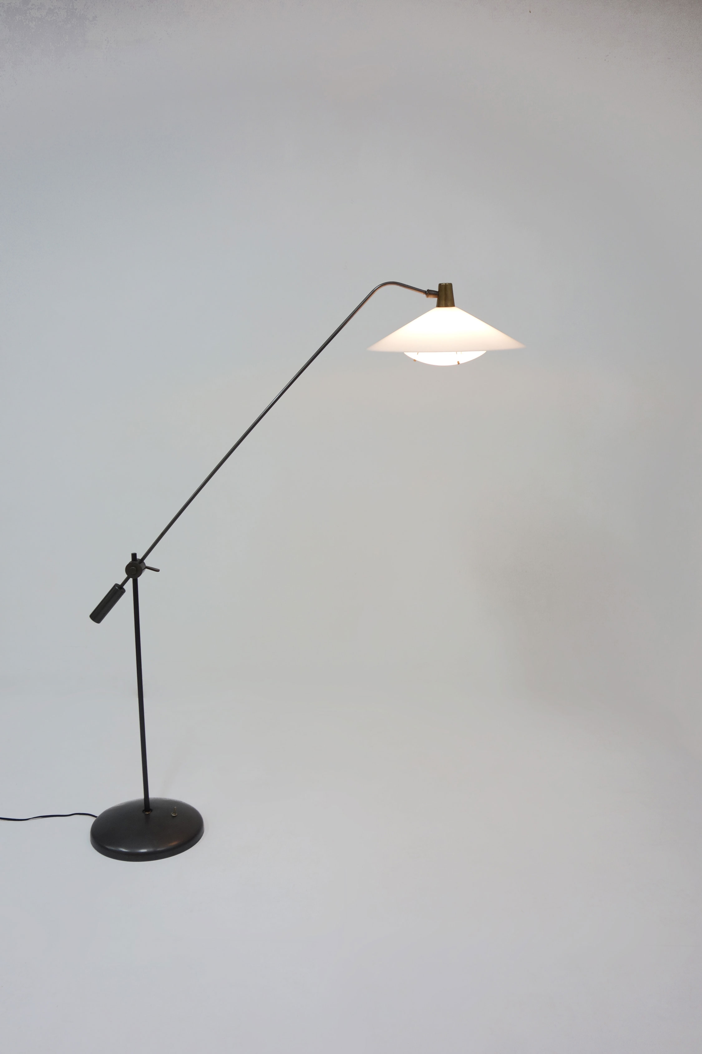 Robert Mathieu, Simple pendulum floor lamp, vue 01