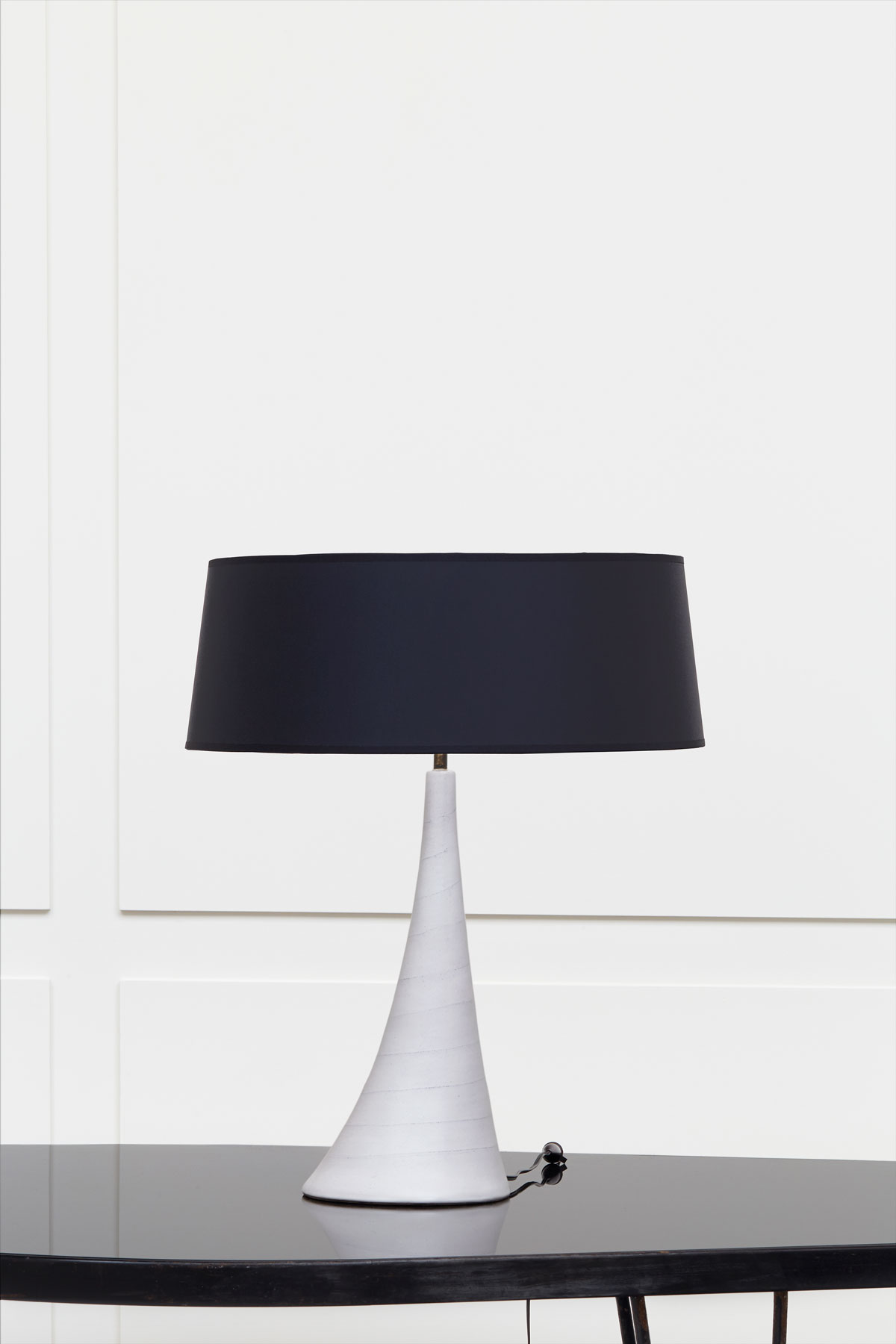 Georges Jouve, Sculptural white ceramic lamp, vue 01