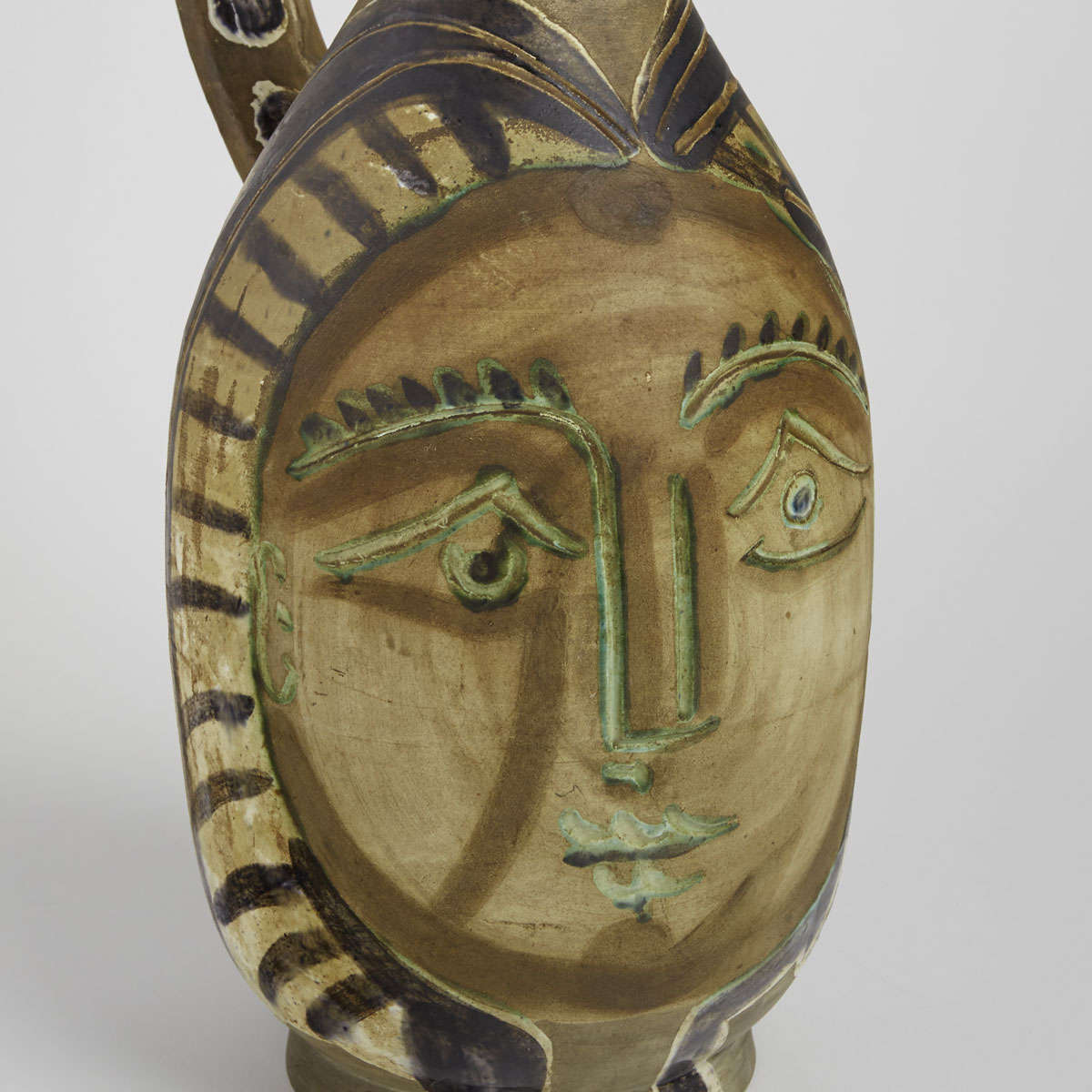 Pablo Picasso, Pichet « La Femme du Barbu», vue 05