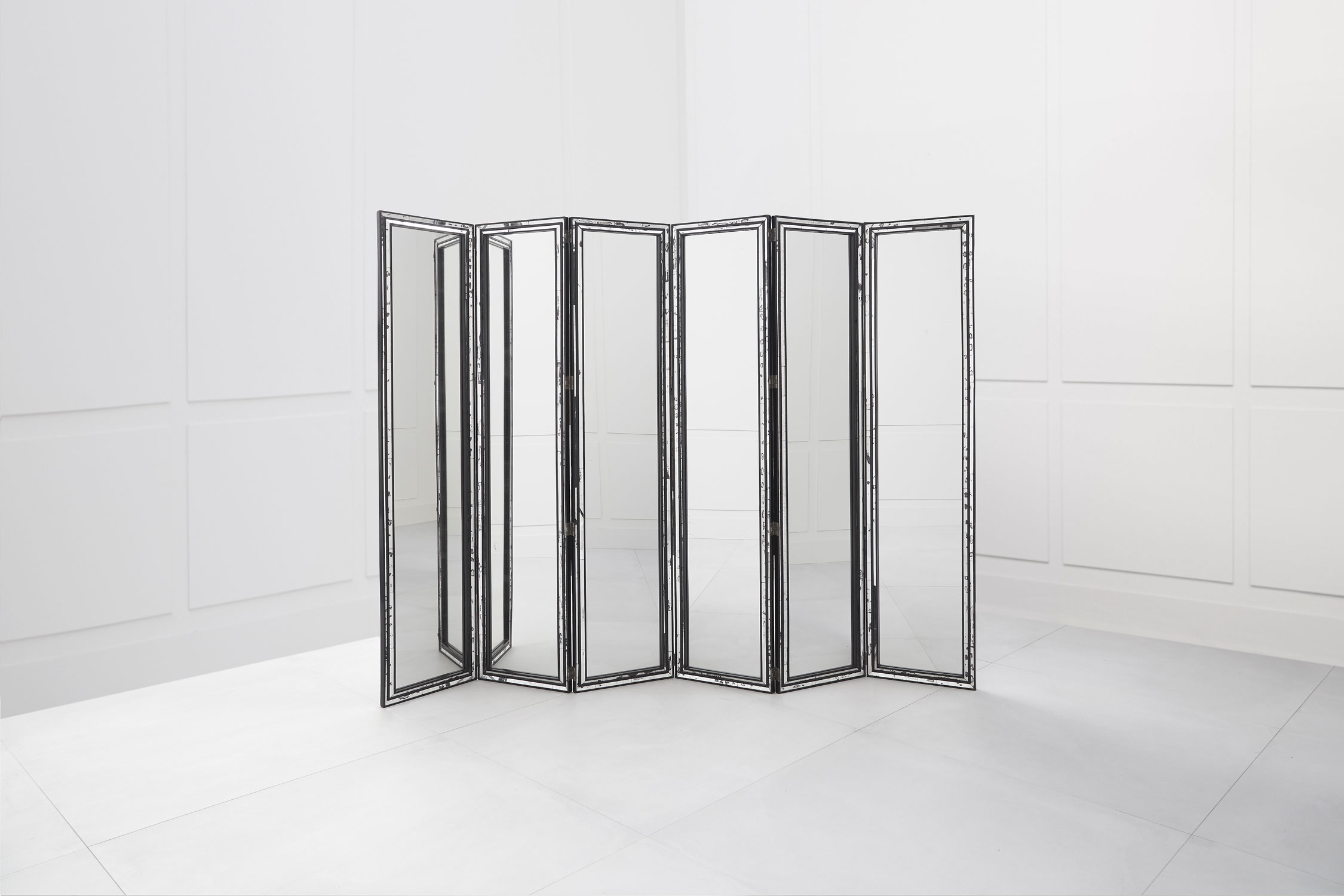 Syrie Maugham, Screen with 6 folders, vue 02