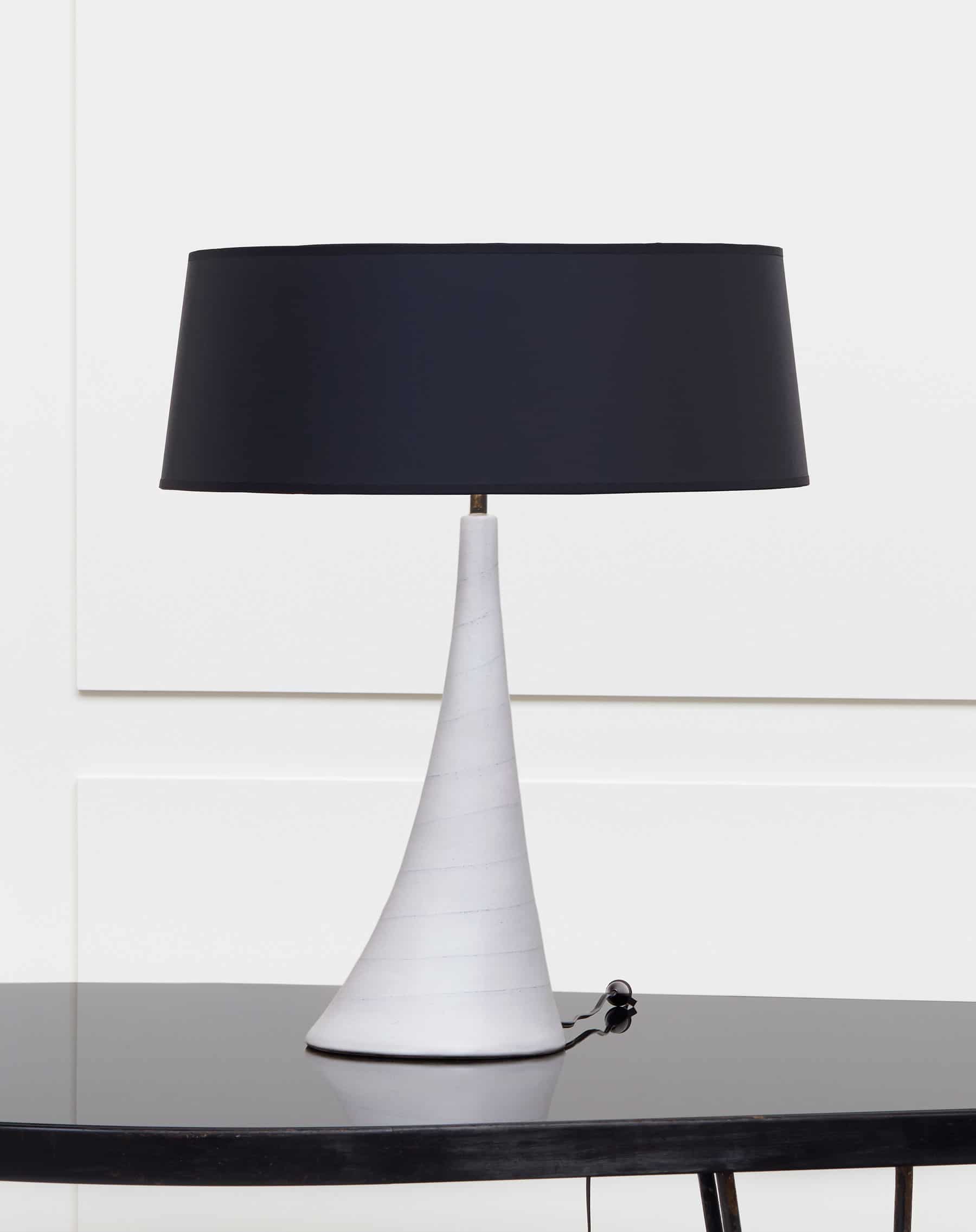 Georges Jouve, Sculptural white ceramic lamp, vue 01