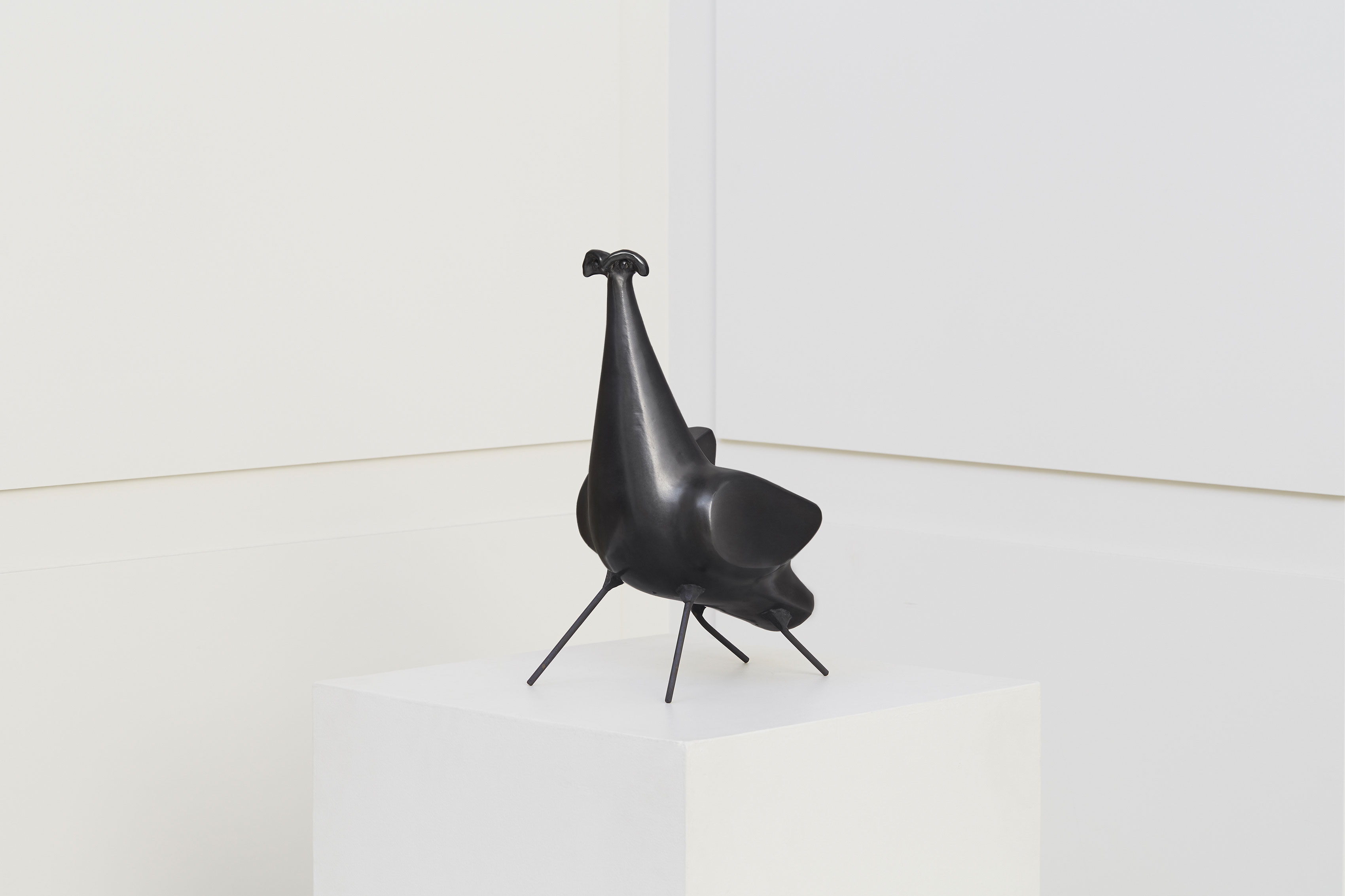 Georges Jouve, Sculpture en céramique «Oiseau 4 pattes», vue 01