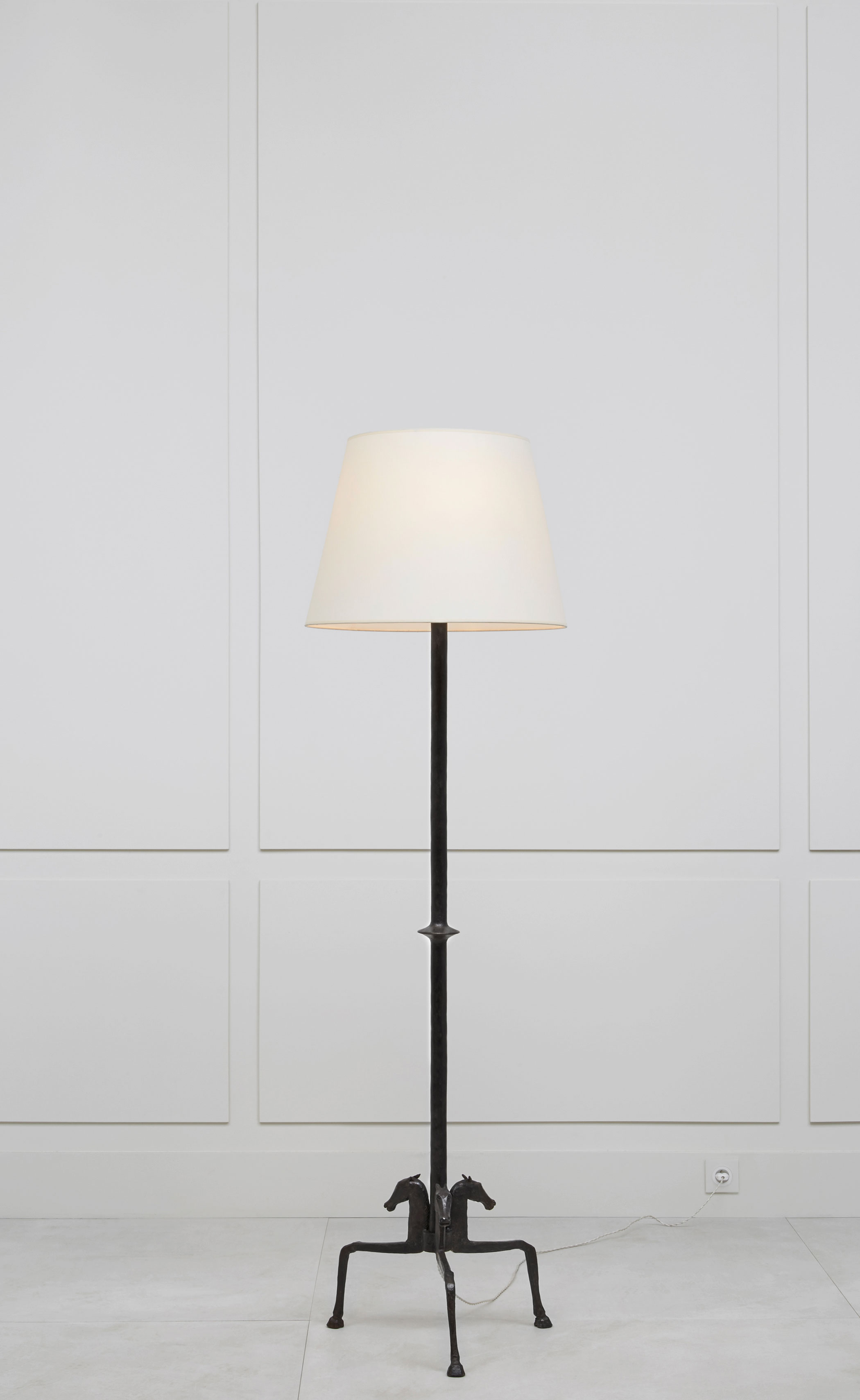 Jean-Charles Moreux, Lampadaire, vue 01