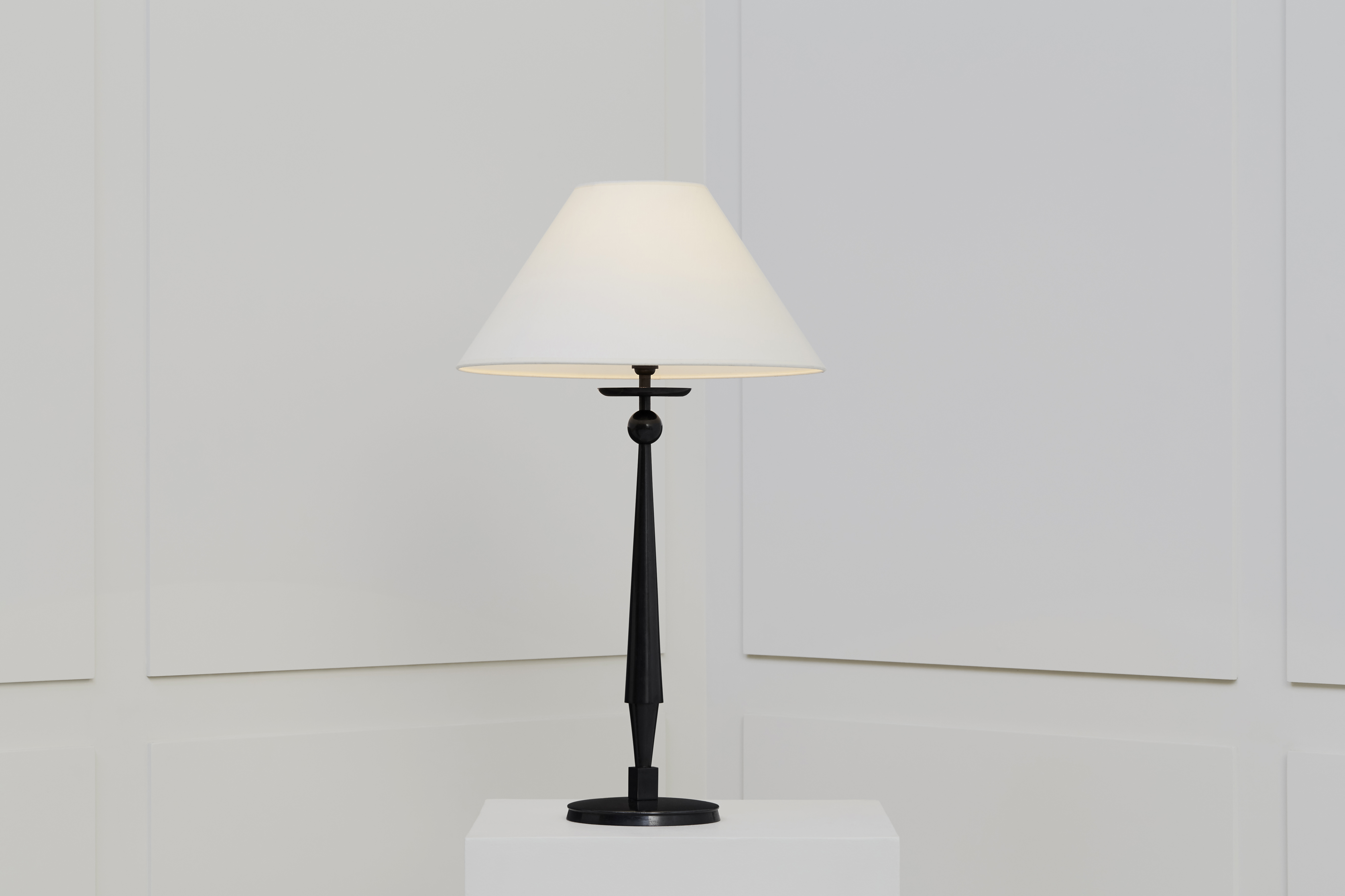 Table lamp, Gilbert Poillerat, vue 01