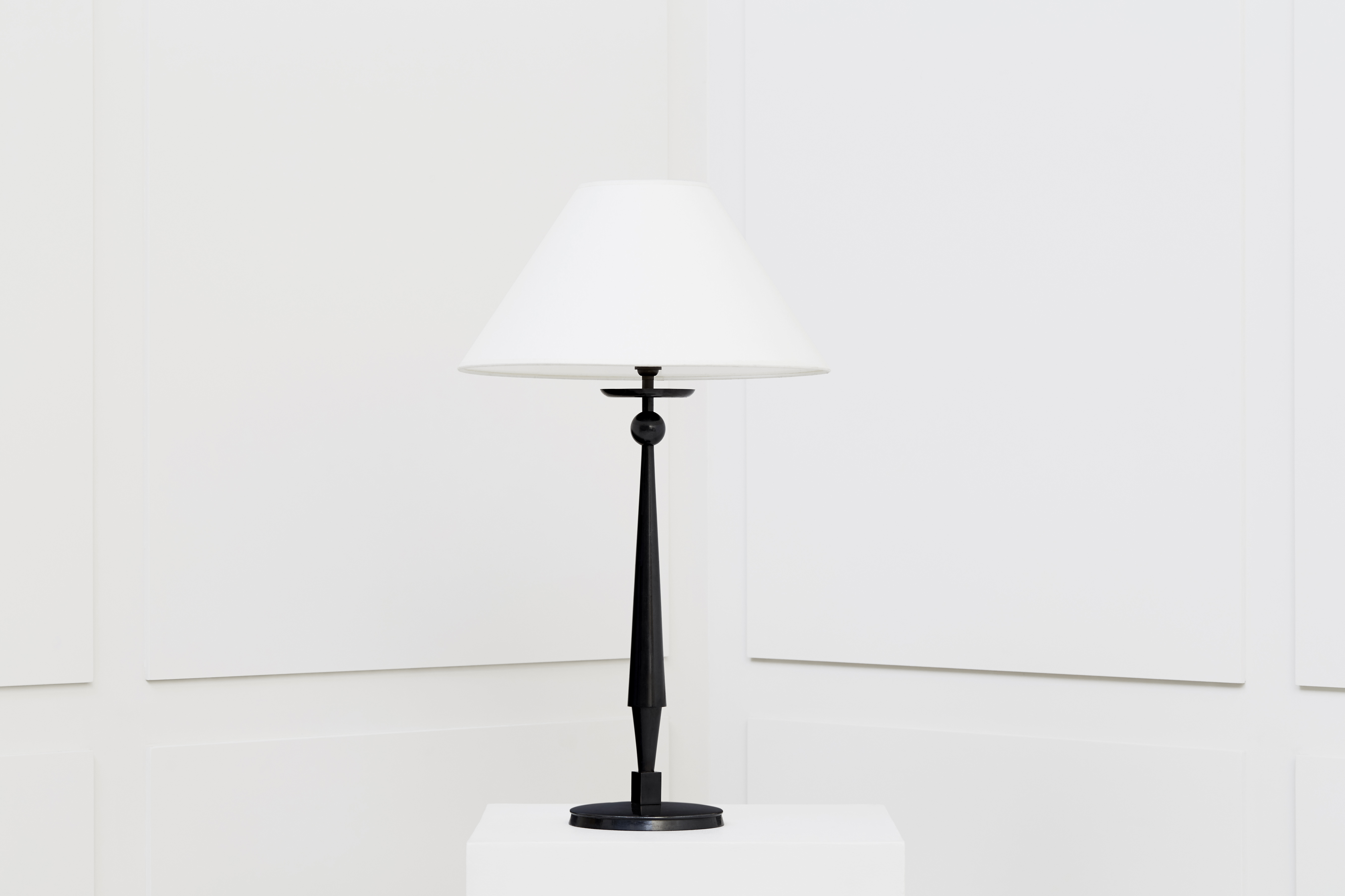 Table lamp, Gilbert Poillerat, vue 02