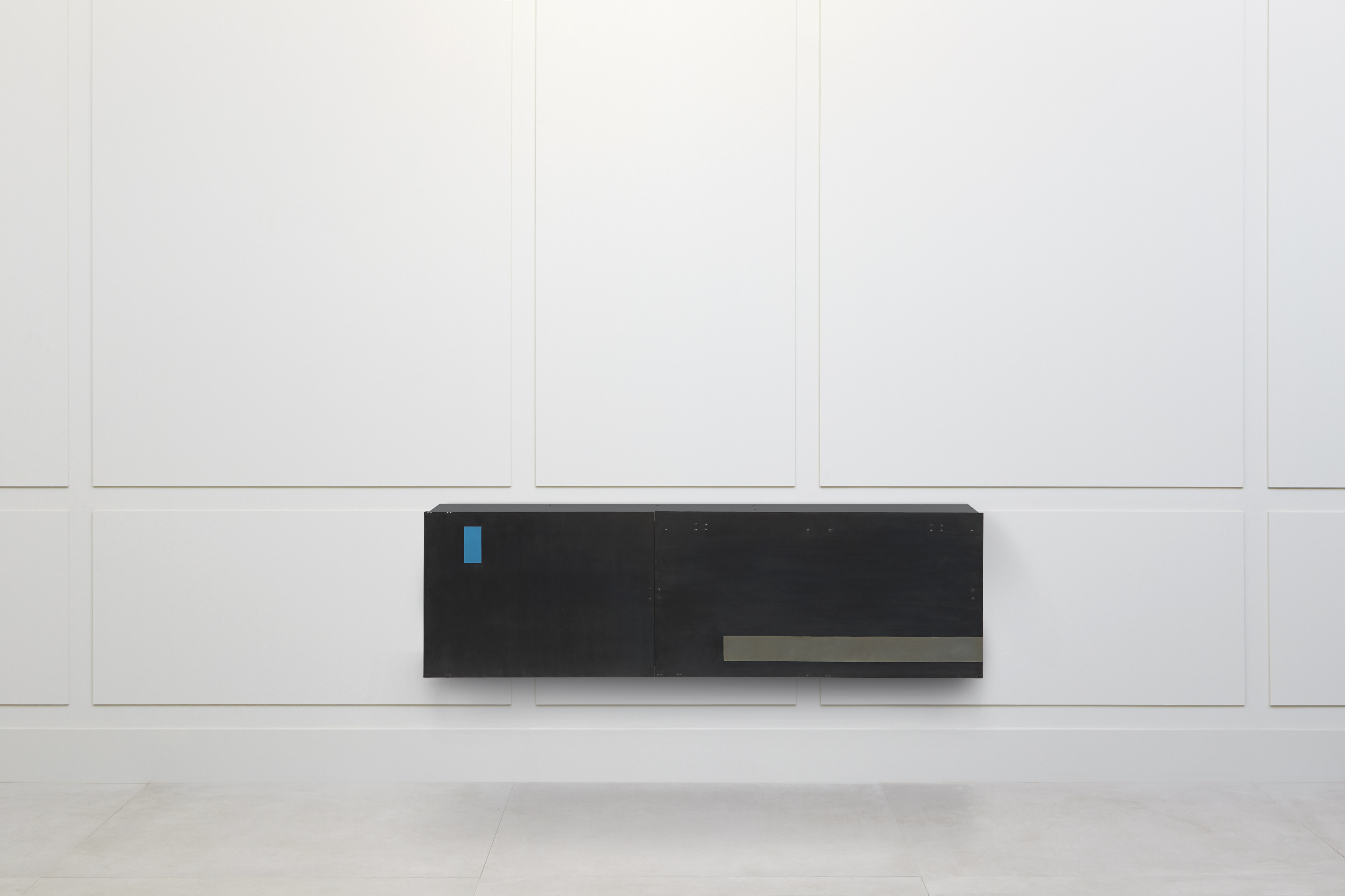 Gilbert Poillerat, Cabinet suspendu, vue 01