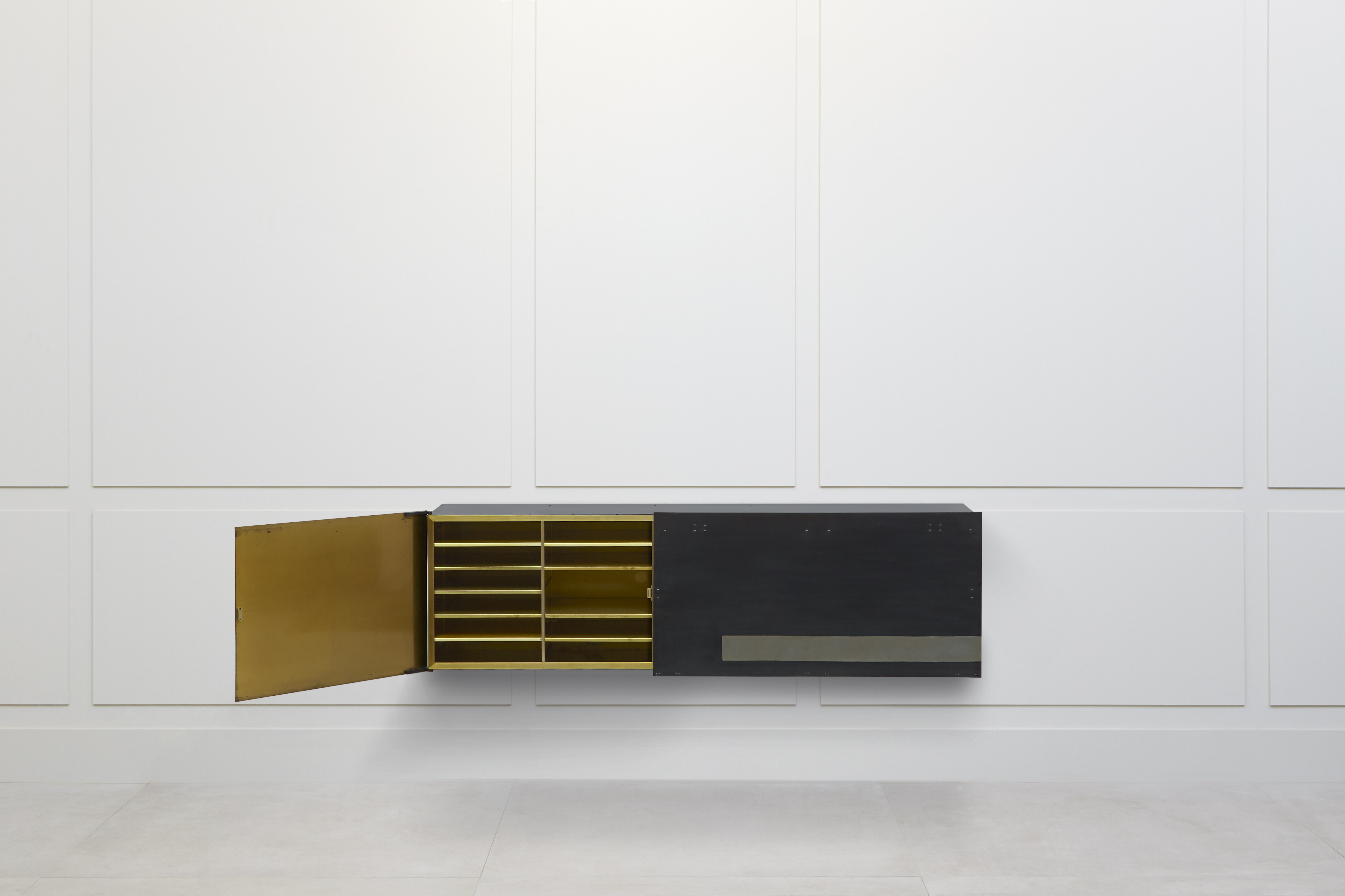 Gilbert Poillerat, Cabinet suspendu, vue 02