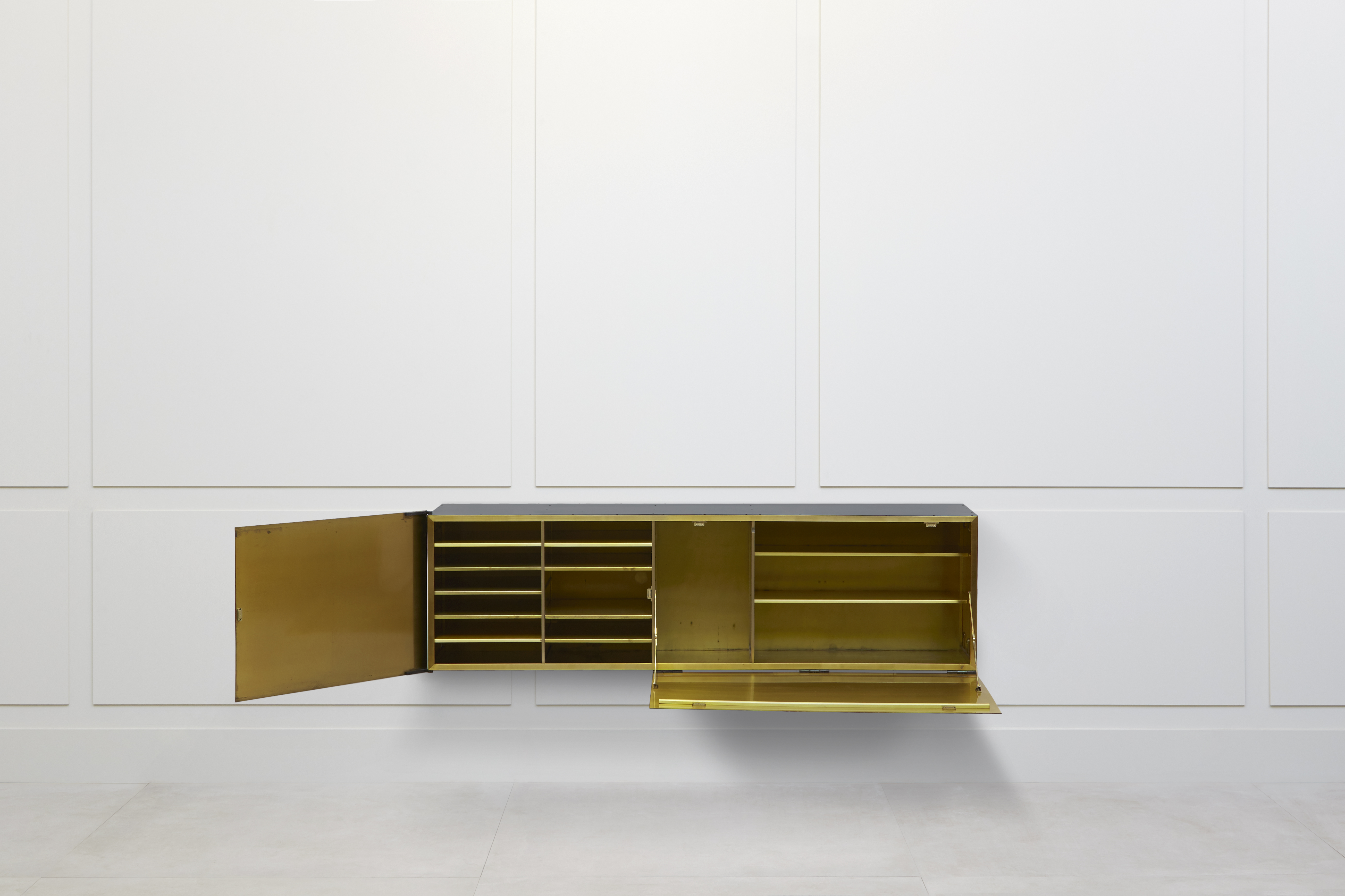 Gilbert Poillerat, Cabinet suspendu, vue 03