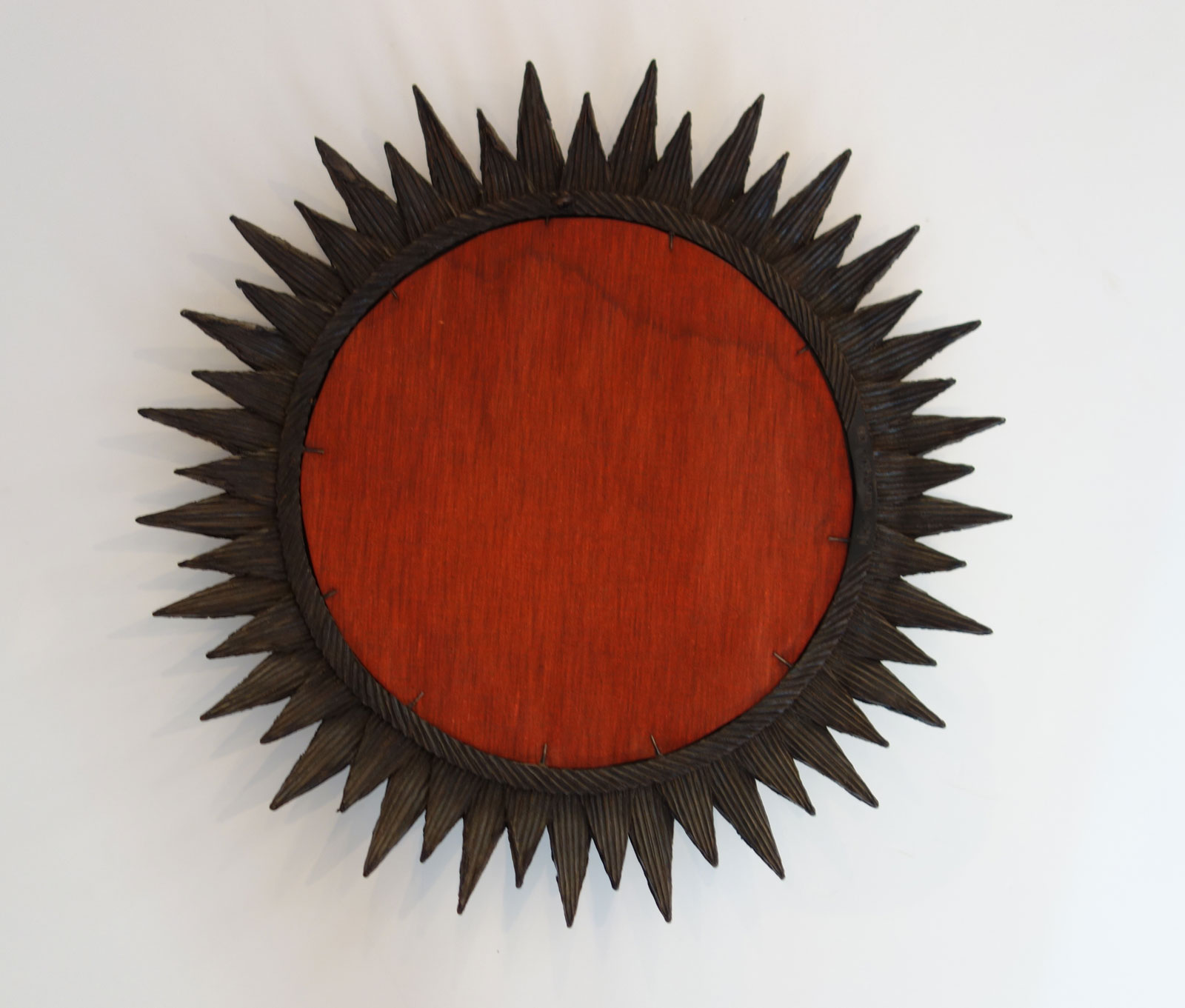 Line Vautrin, Miroir «Soleil à Pointes n°3» rouge, vue 04