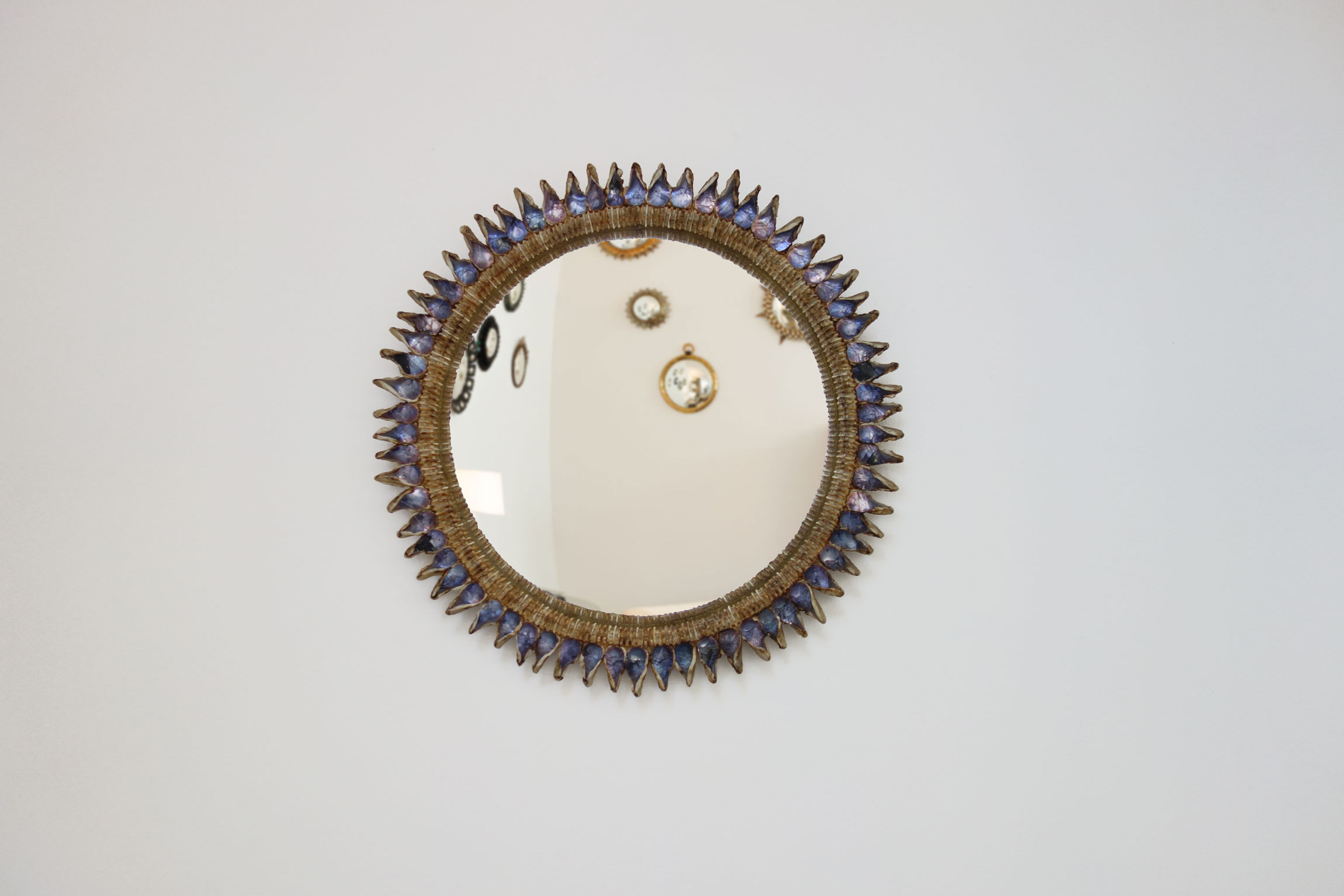 Line Vautrin, Miroir «Flammes» parme, vue 01