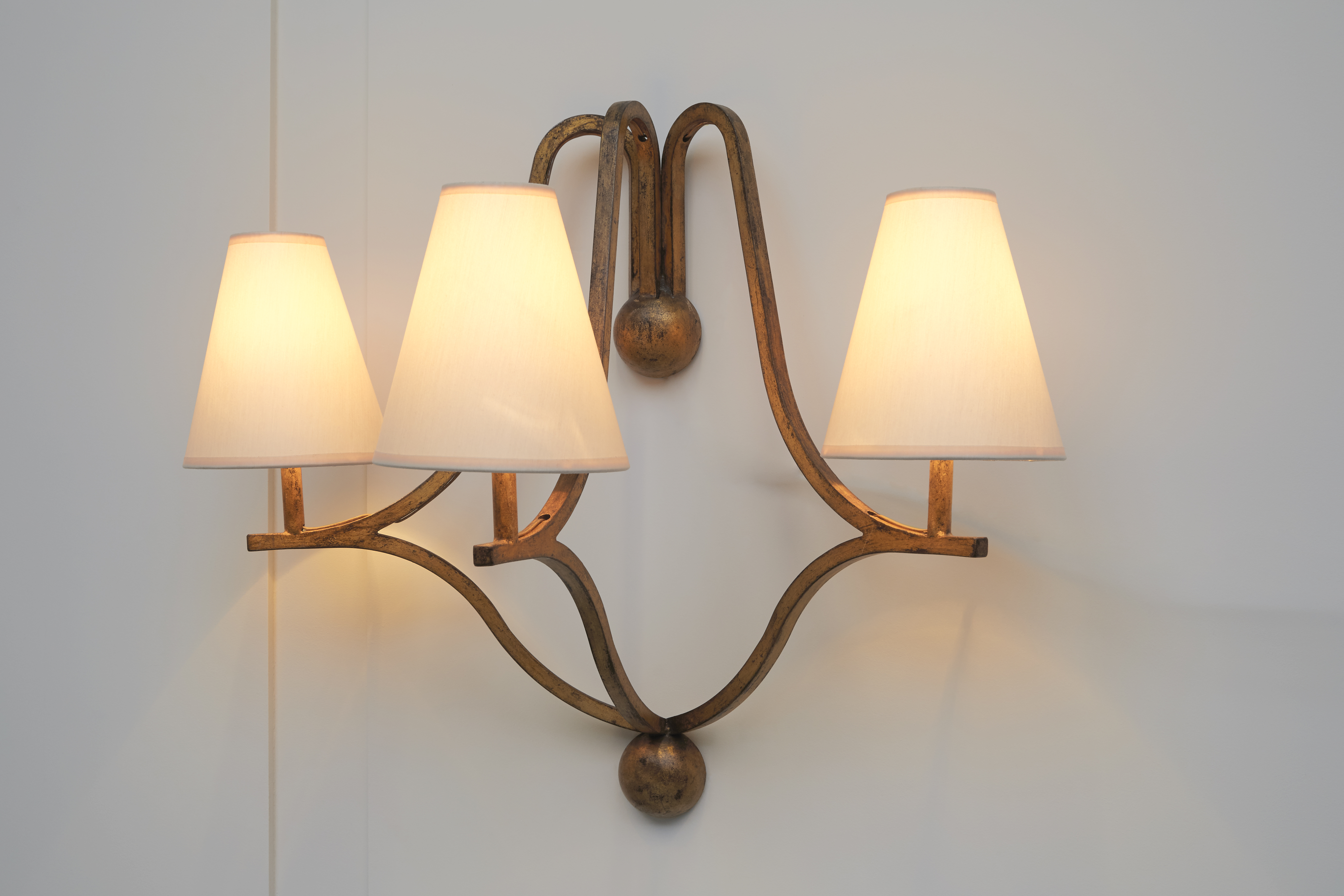 Jean Royère, Paire d’appliques “Jacques”, vue 02