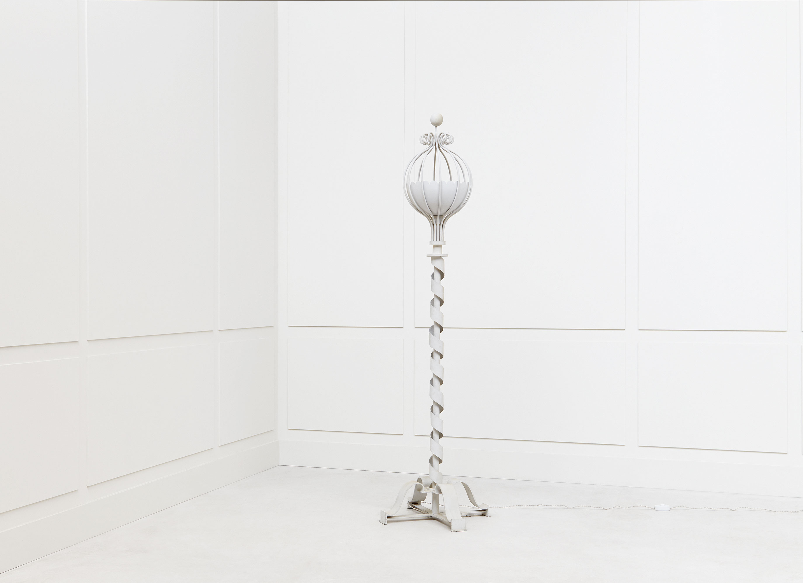 Serge Roche & Gilbert Poillerat, Rare lampadaire, vue 01