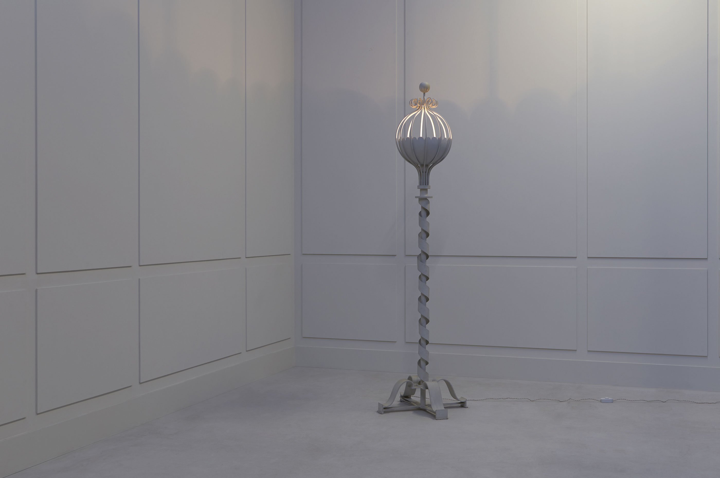 Serge Roche & Gilbert Poillerat, Rare lampadaire, vue 03