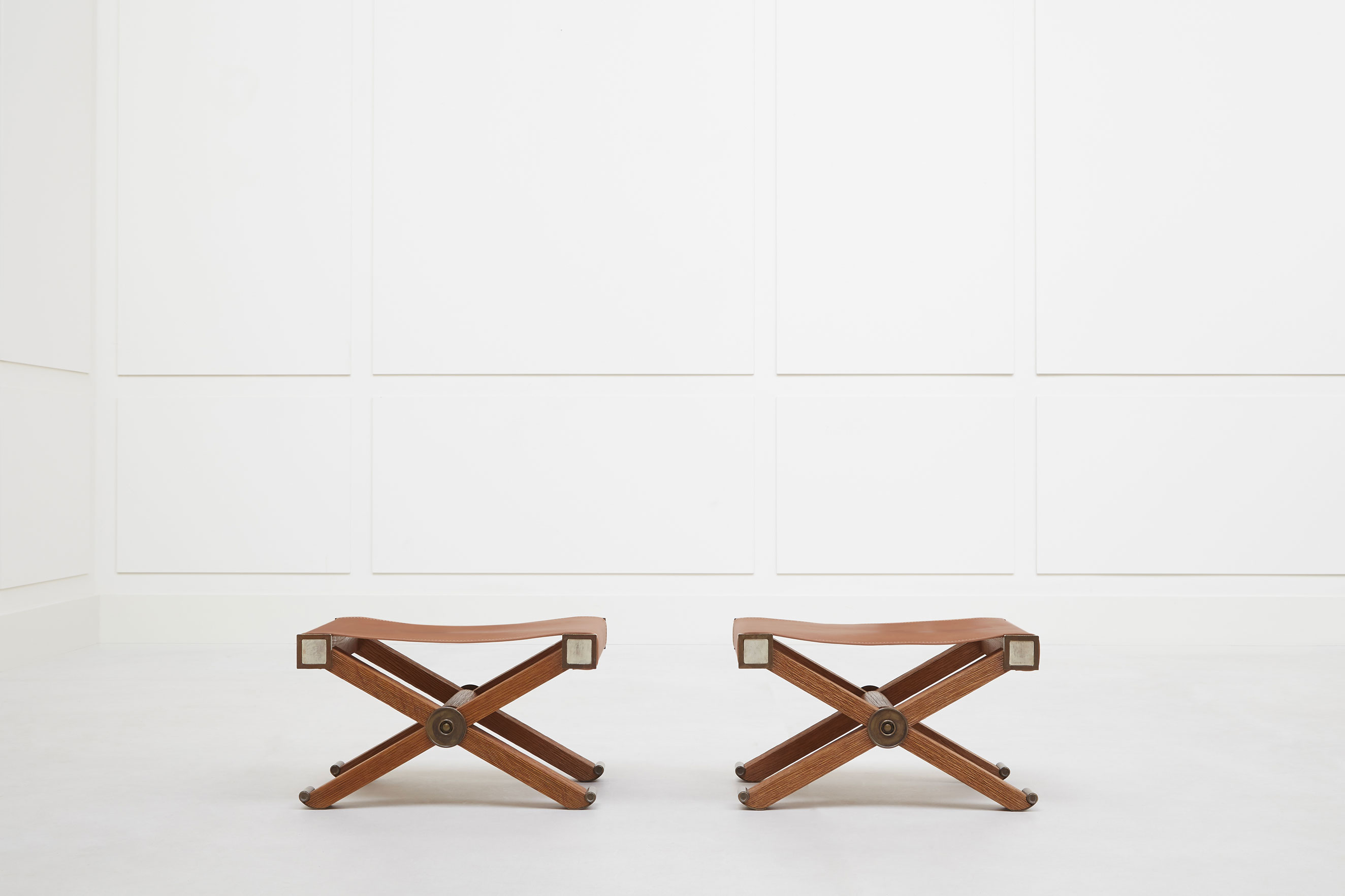 Paul Dupré-Lafon, Pair of X stools, vue 01
