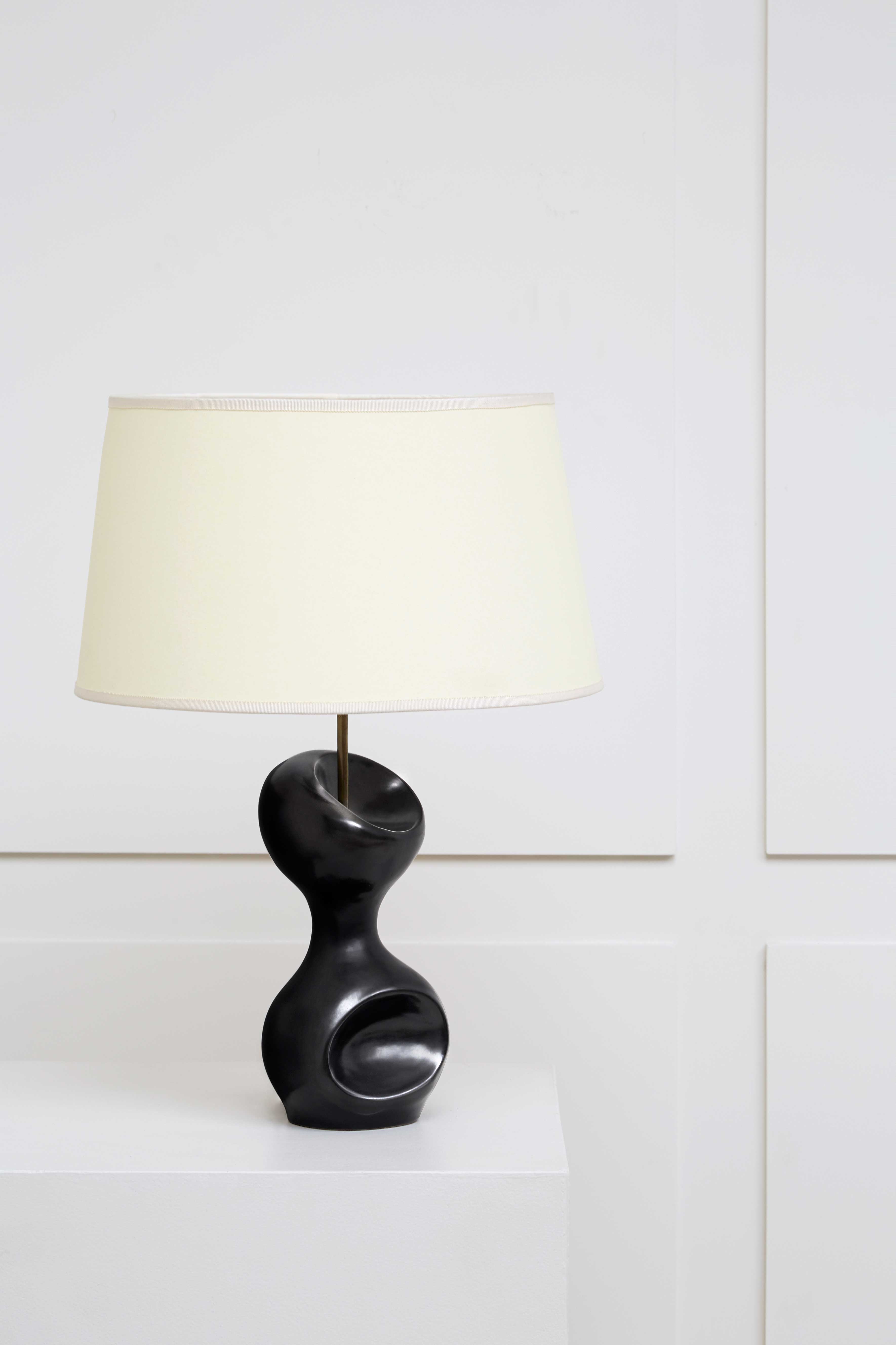 Georges Jouve, Lampe “sablier” en céramique noire, vue 01