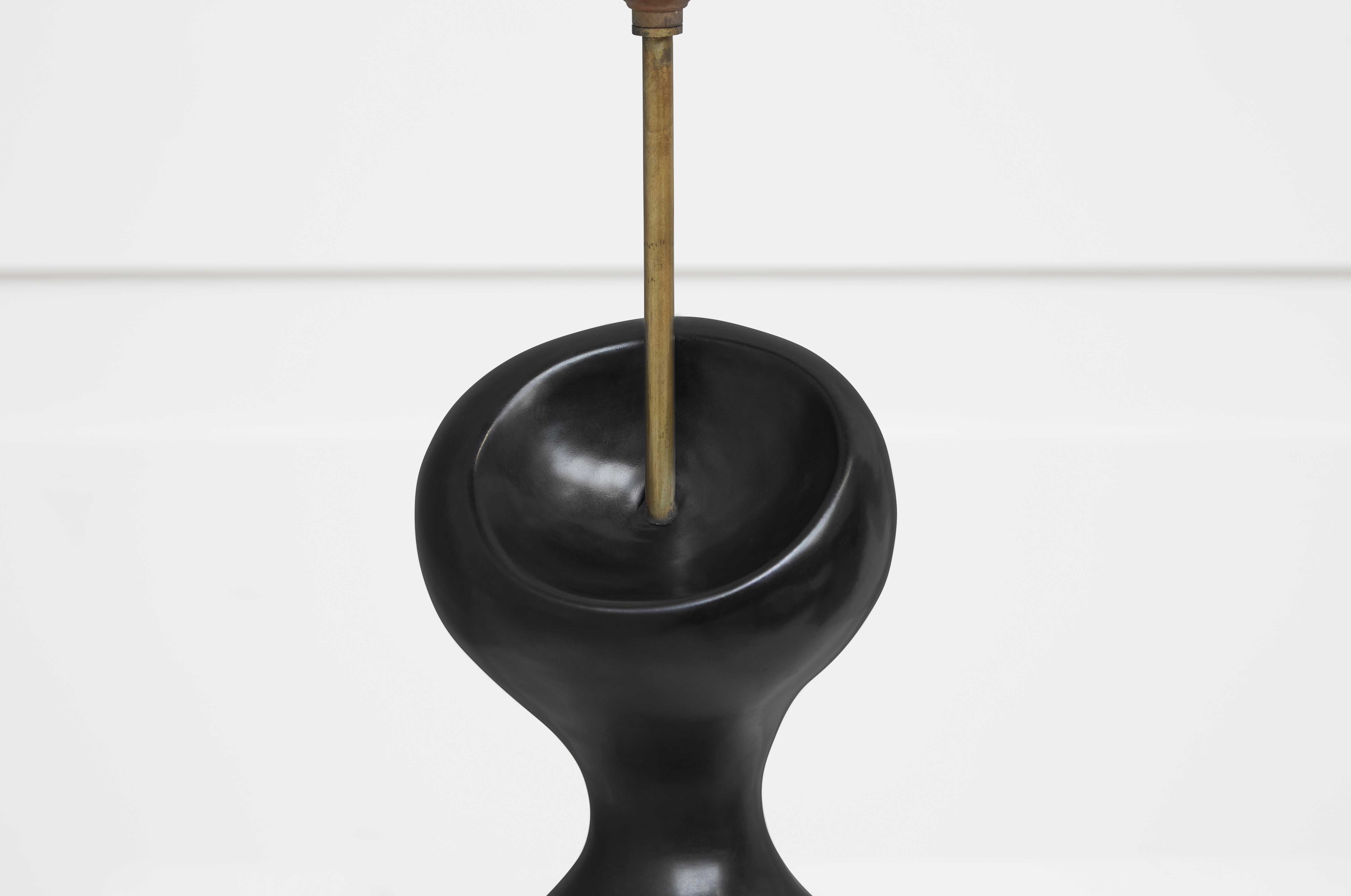 Georges Jouve, Lampe “sablier” en céramique noire, vue 02