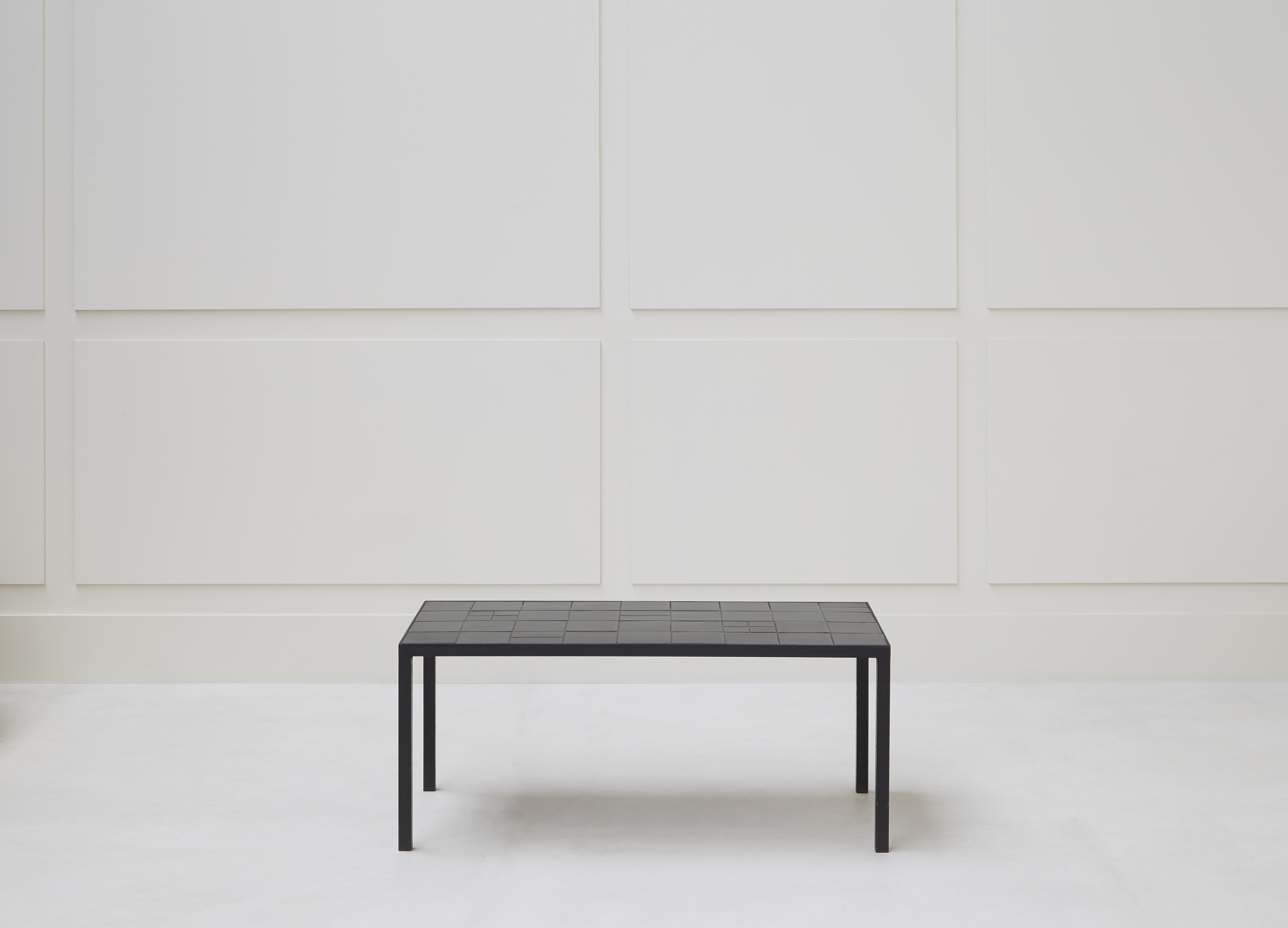 Georges Jouve, Table basse en céramique noire, vue 02