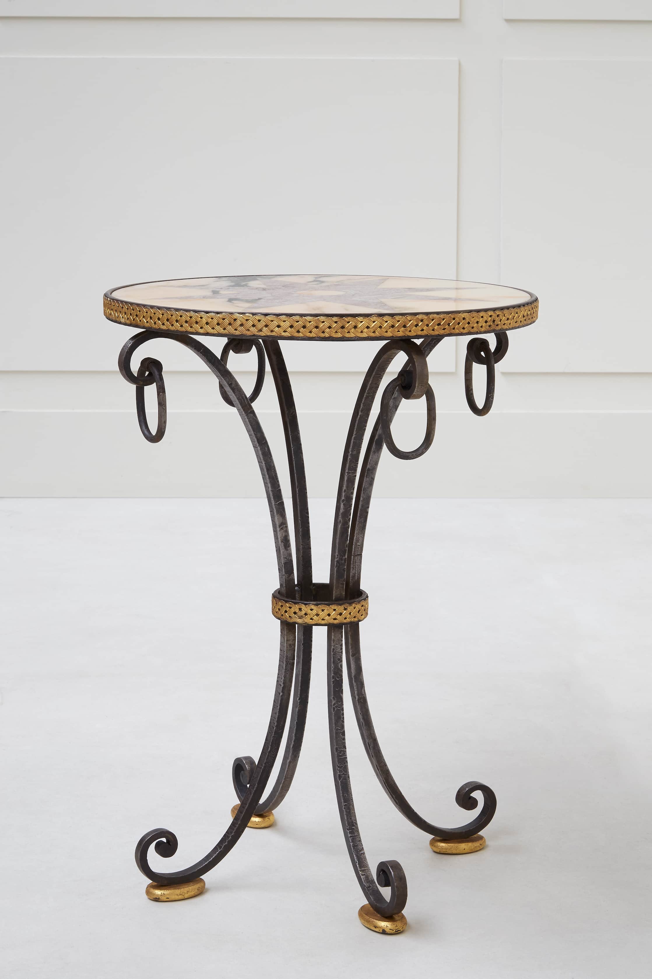 Gilbert Poillerat, Paire de guéridons, vue 03