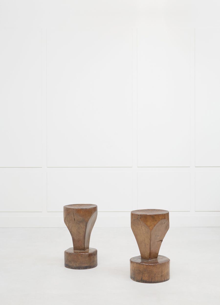 Jose Zanine Caldas, Pair of sculptural side tables, vue 01