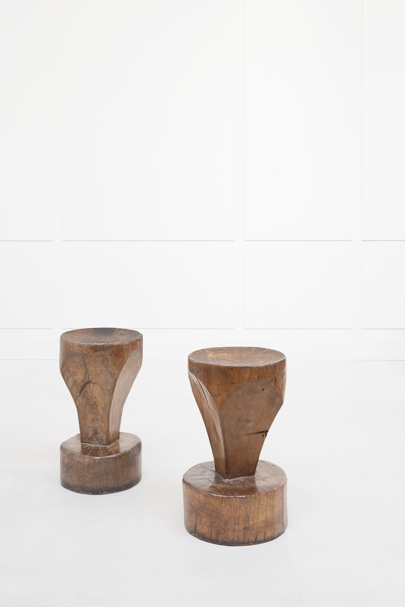 Jose Zanine Caldas, Pair of sculptural side tables, vue 02