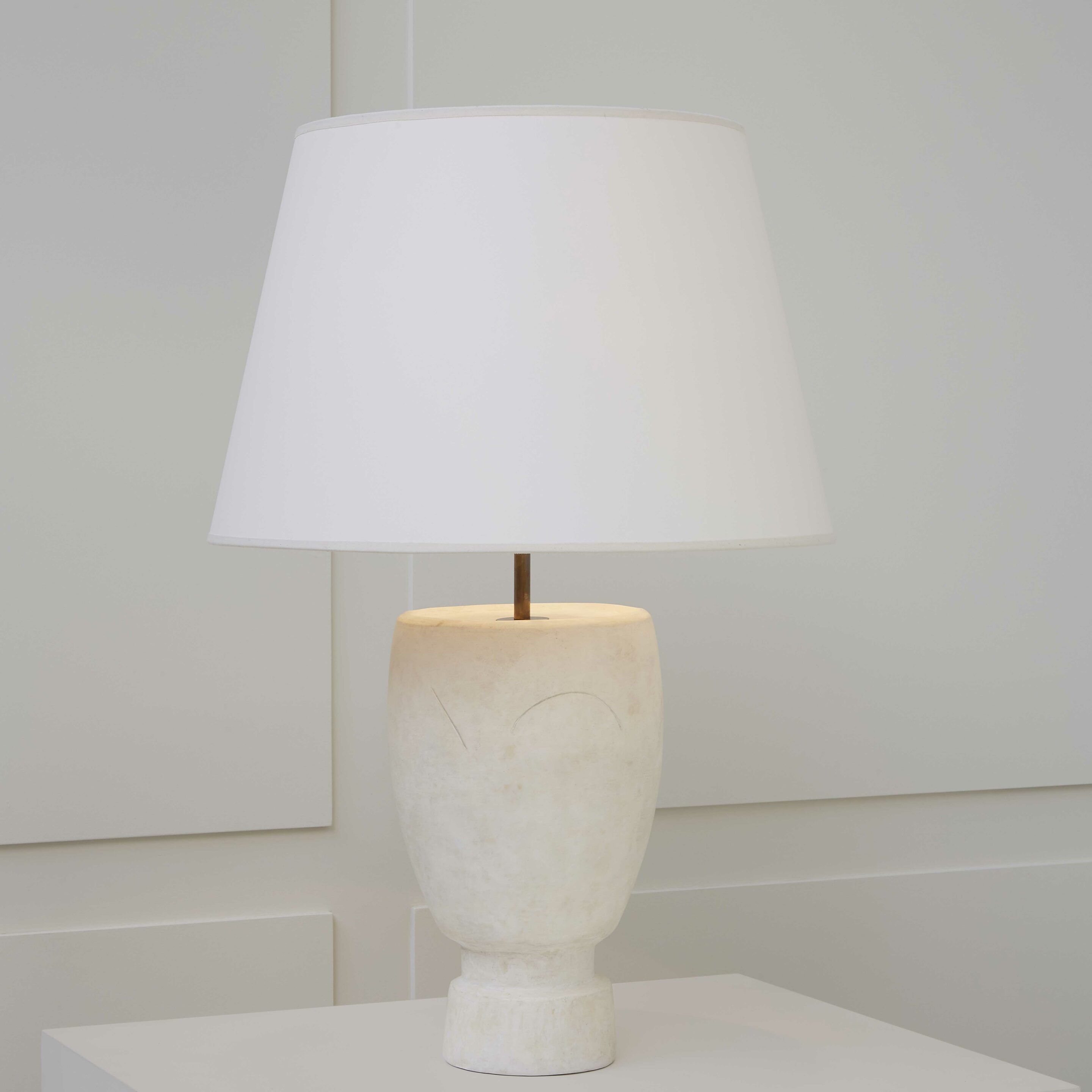 Lampe, modèle ovale incisé