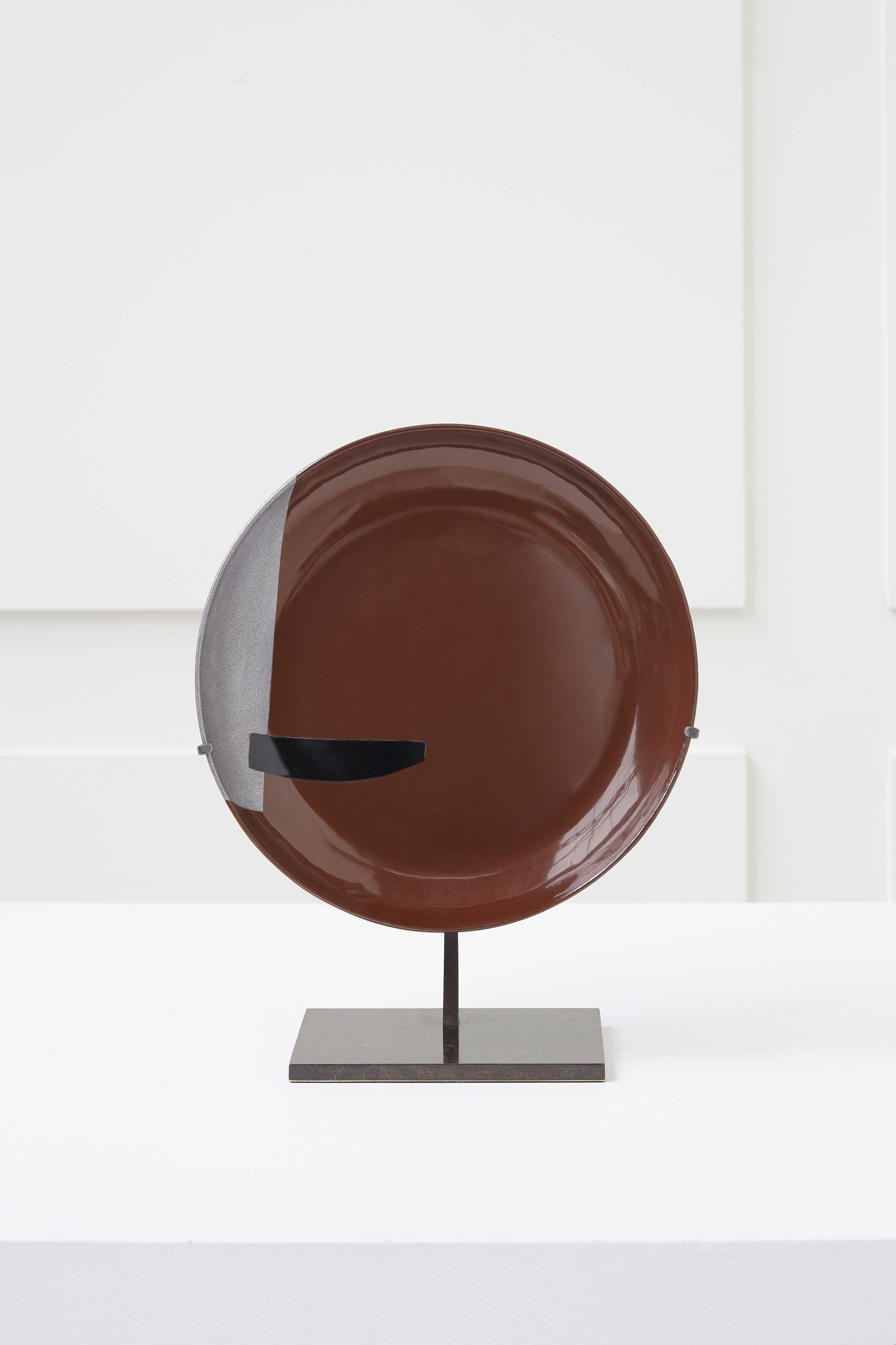 Eileen Gray, Lacquered platter, vue 01