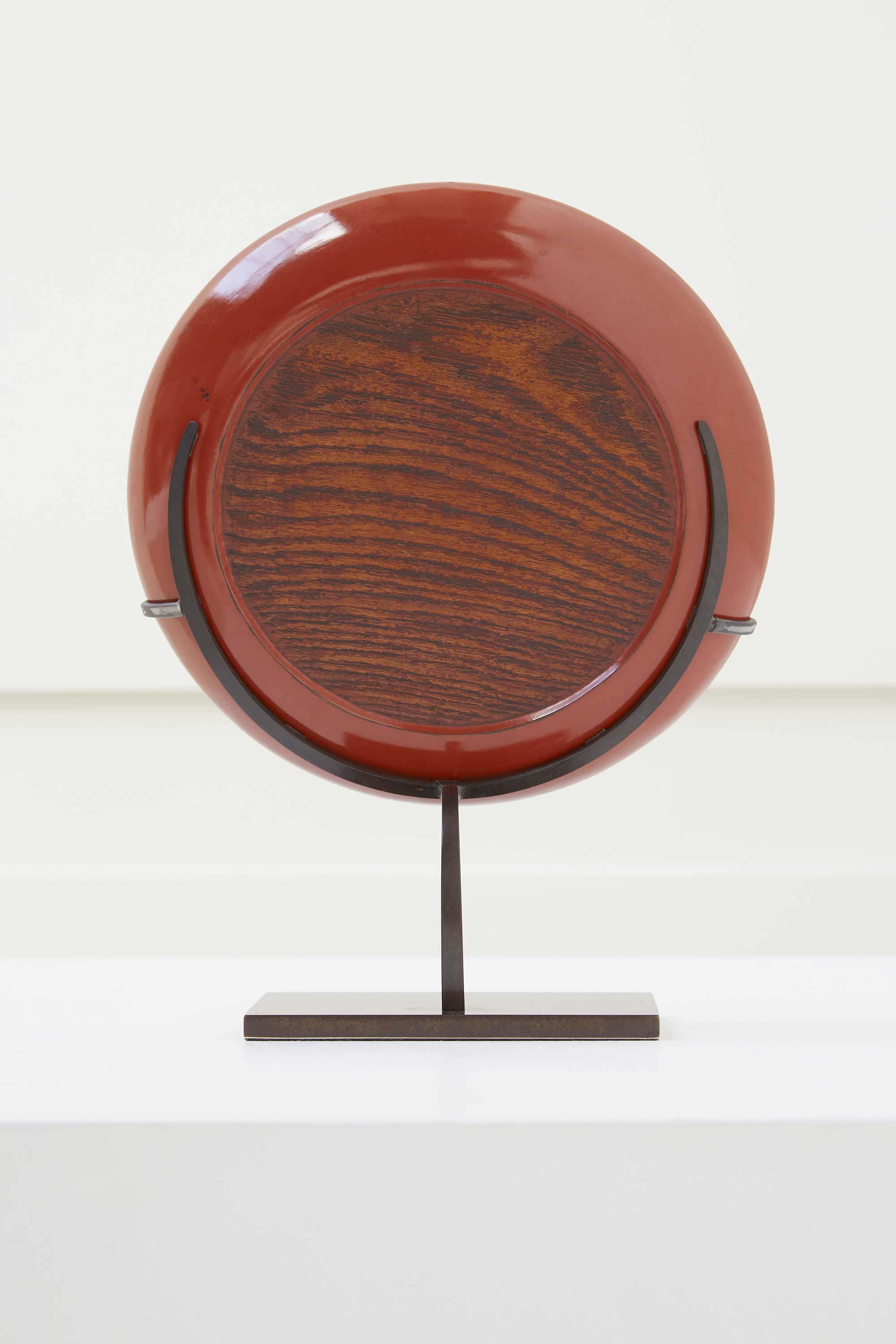 Eileen Gray, Lacquered platter, vue 03